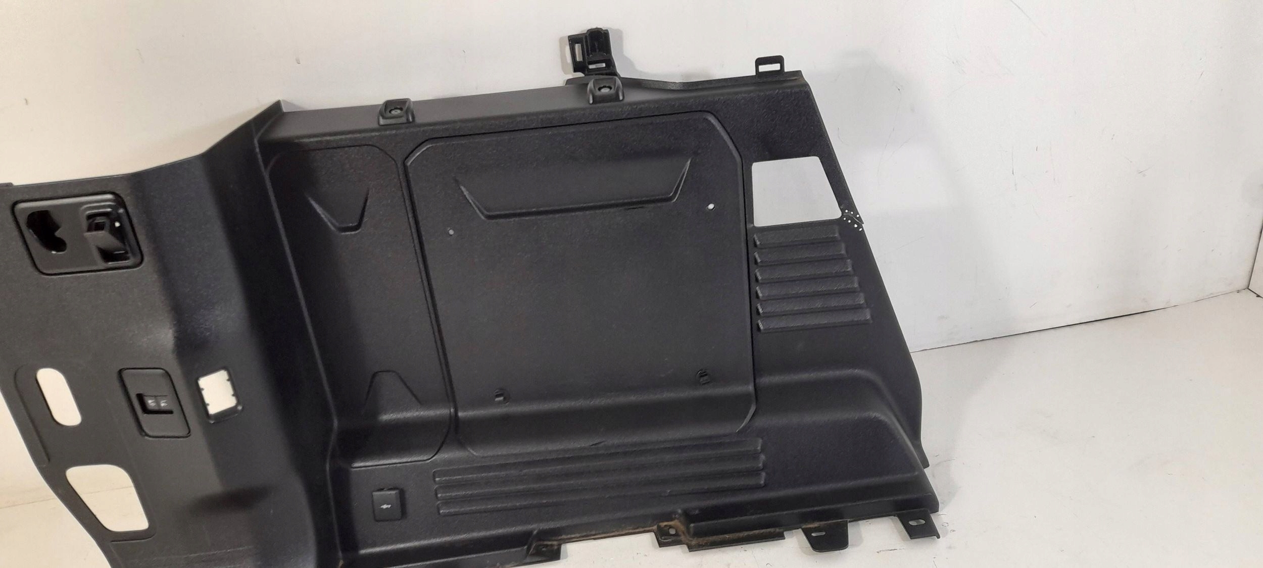 Land Rover Defender L663 boot upholstery left L8B2-45431B-G8PVJ (LD26)