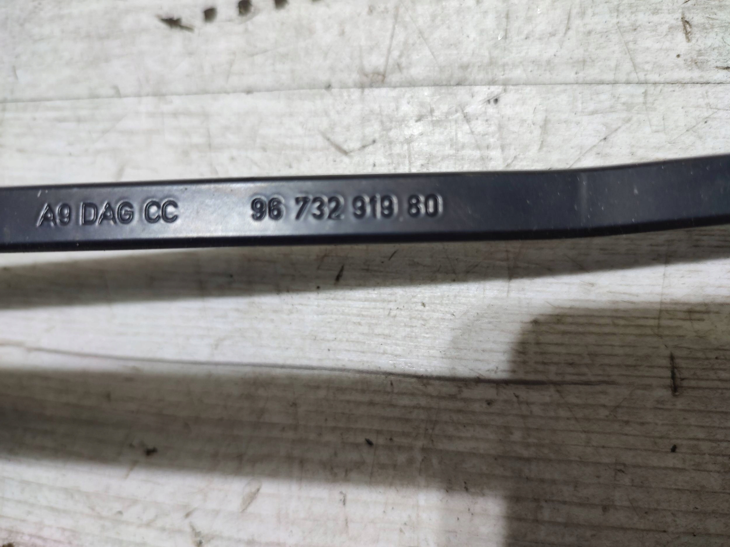 Peugeot 2008 and 2018 left side wiper arm