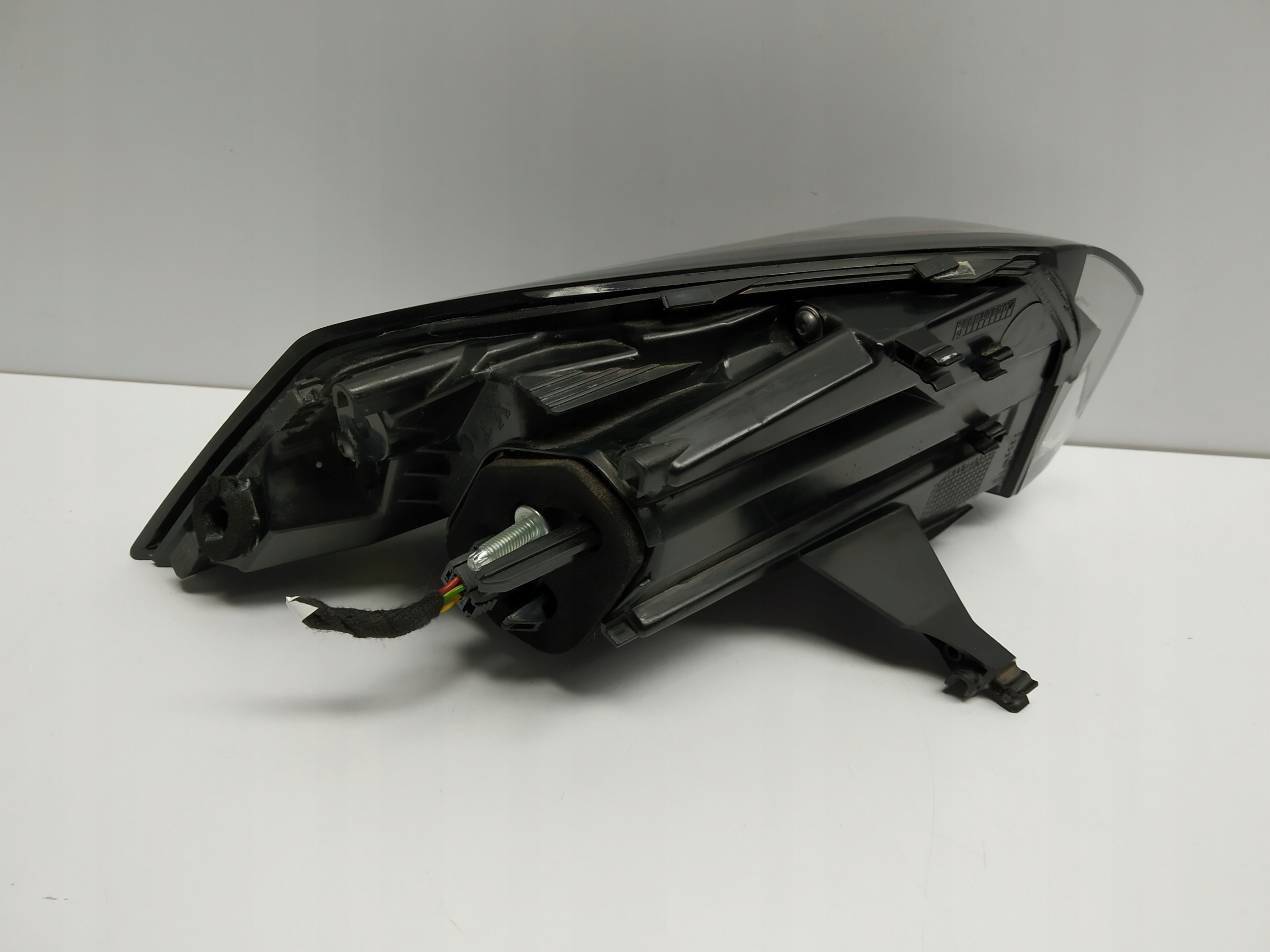 19+ Peugeot 2008 II light rear part right originál
