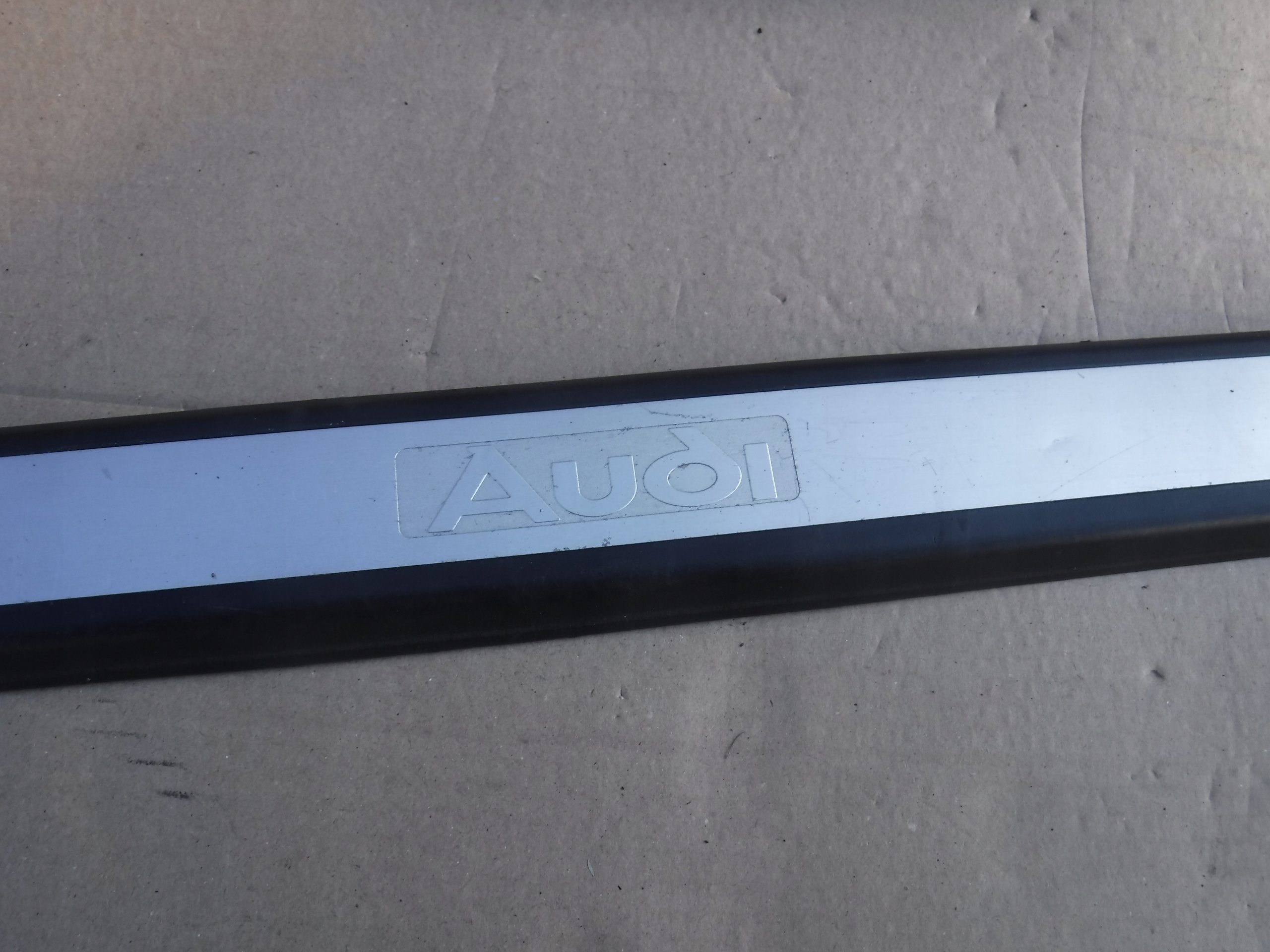молдинг порога правый передний Audi A3 8P