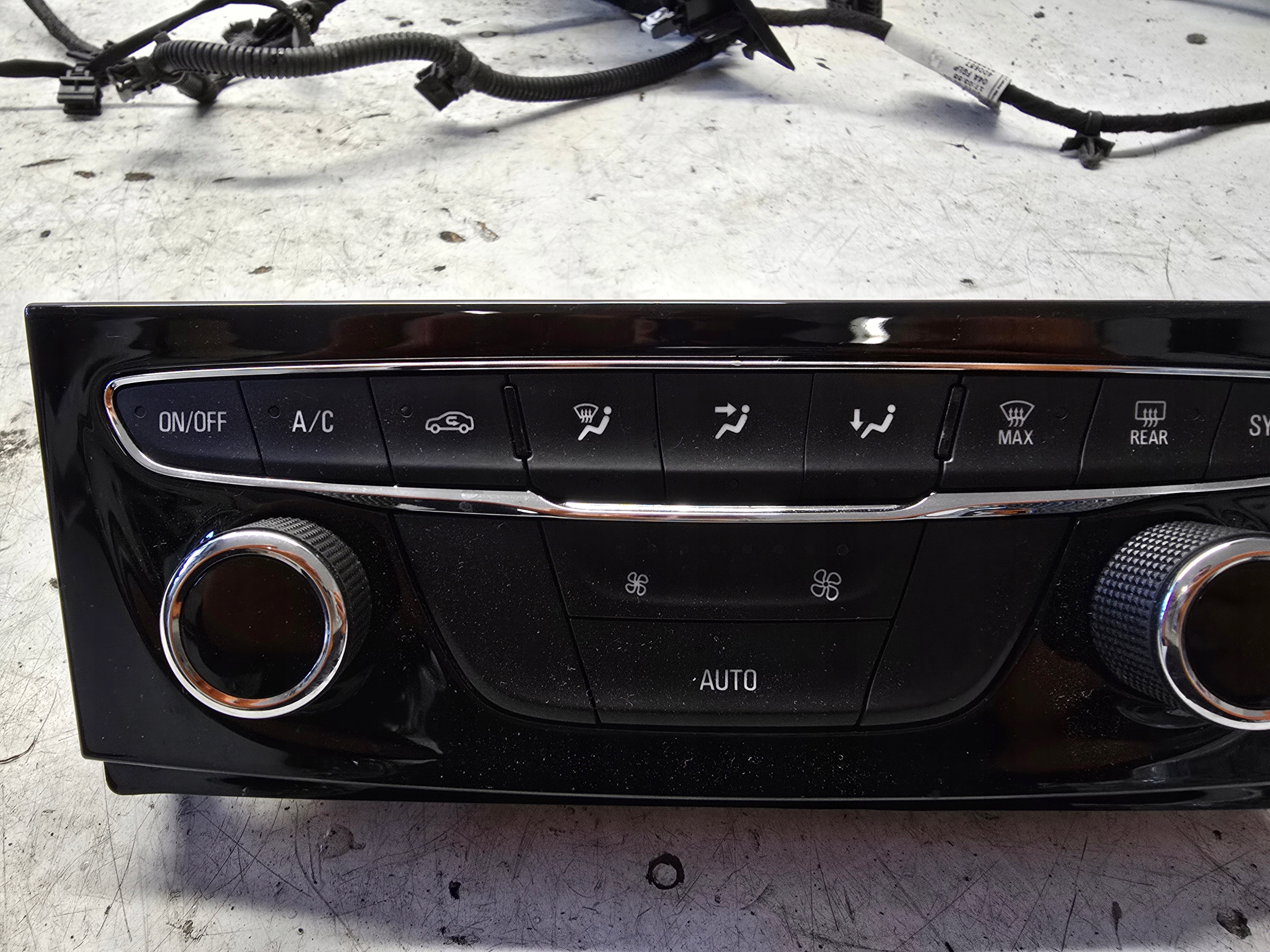 OPEL ASTRA K LIFT Unite commande clima Bouches buses 39158162