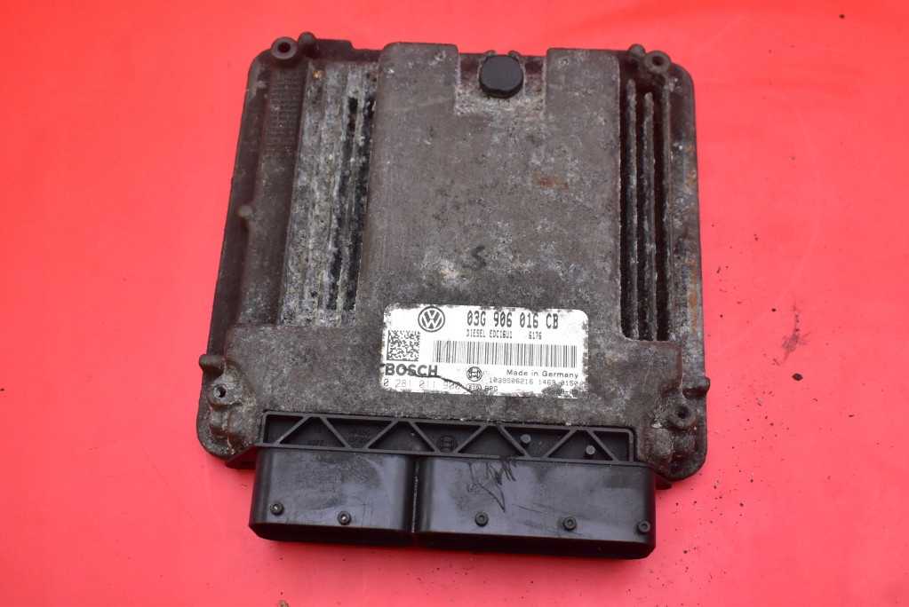 control unit computer of the engine 03G906016CB 0281011900 VW GOLF 5 V 1.9 TDI 90 KM