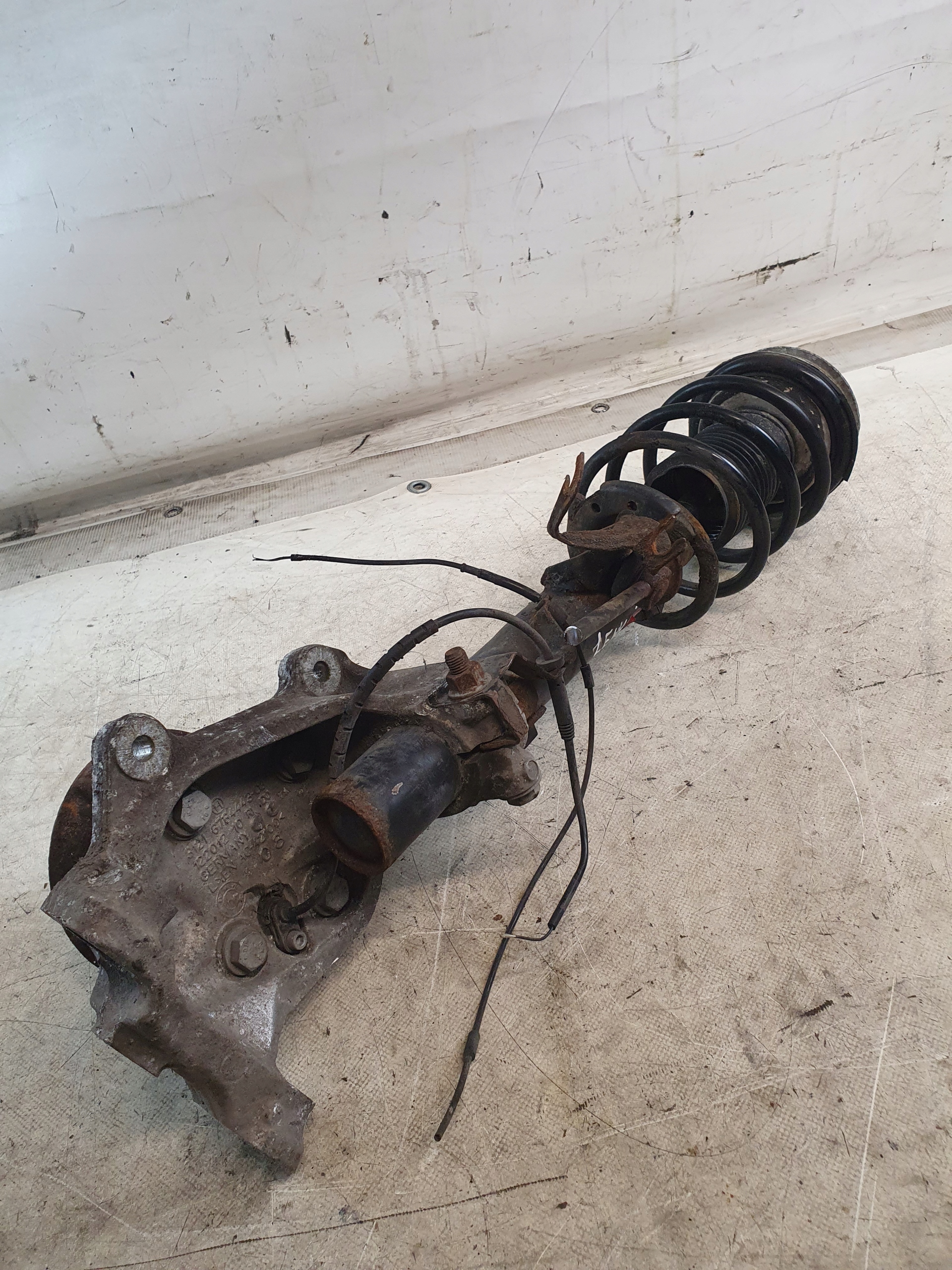 McPherson swing shock absorber left front BMW E91 320d 2.0D 06r.
