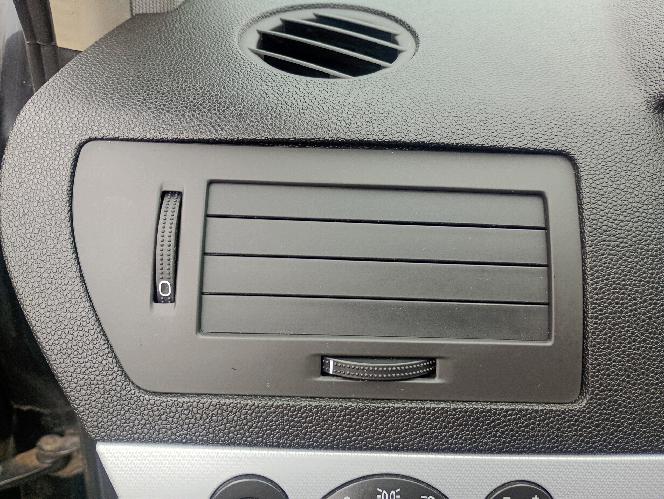grid air conditioning devices air left driver´s Opel Astra H GTC FL 05-10