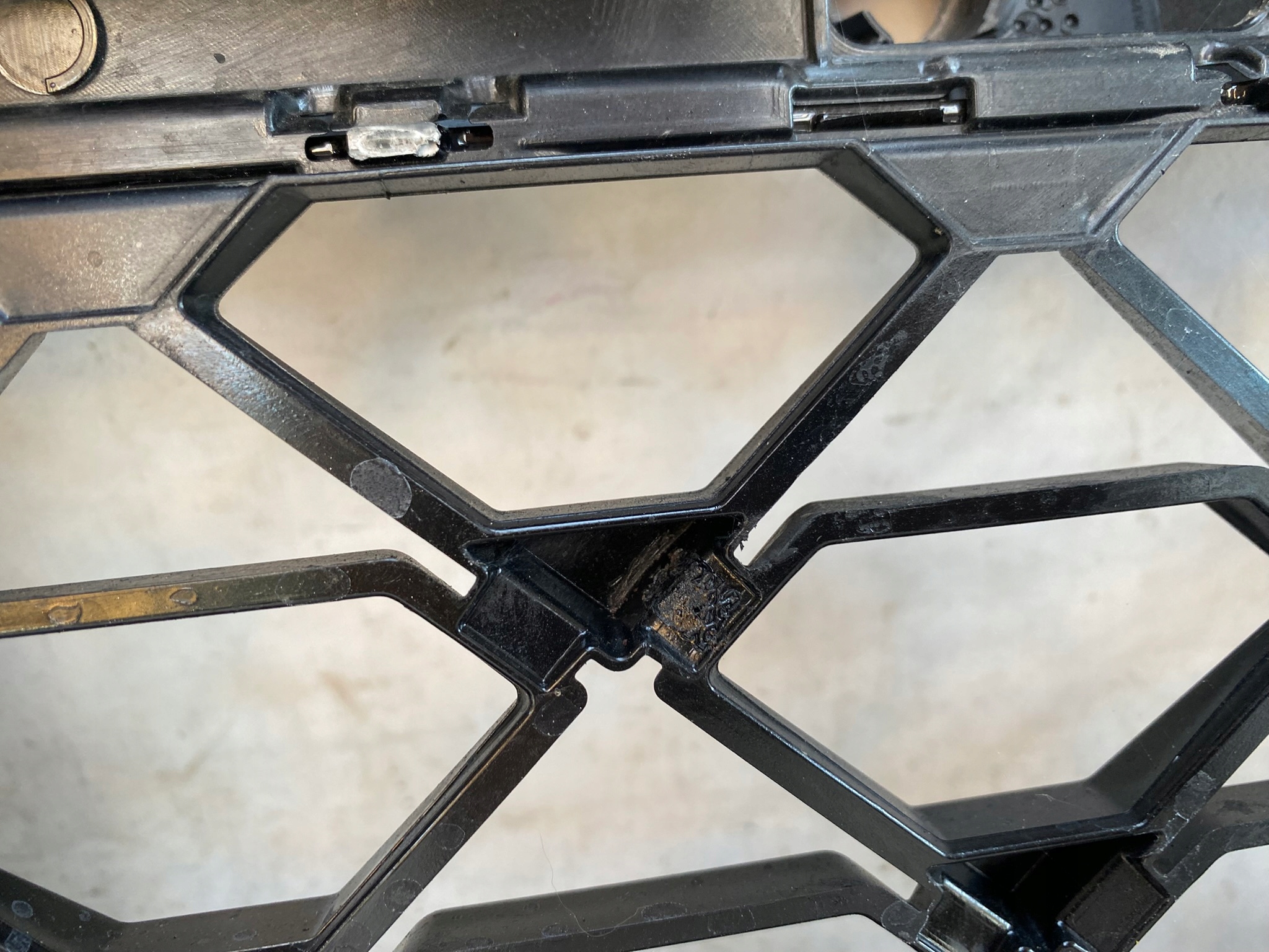 BMW X2 U10 m-packet 24- accessories of a bumper grid central front 7884910