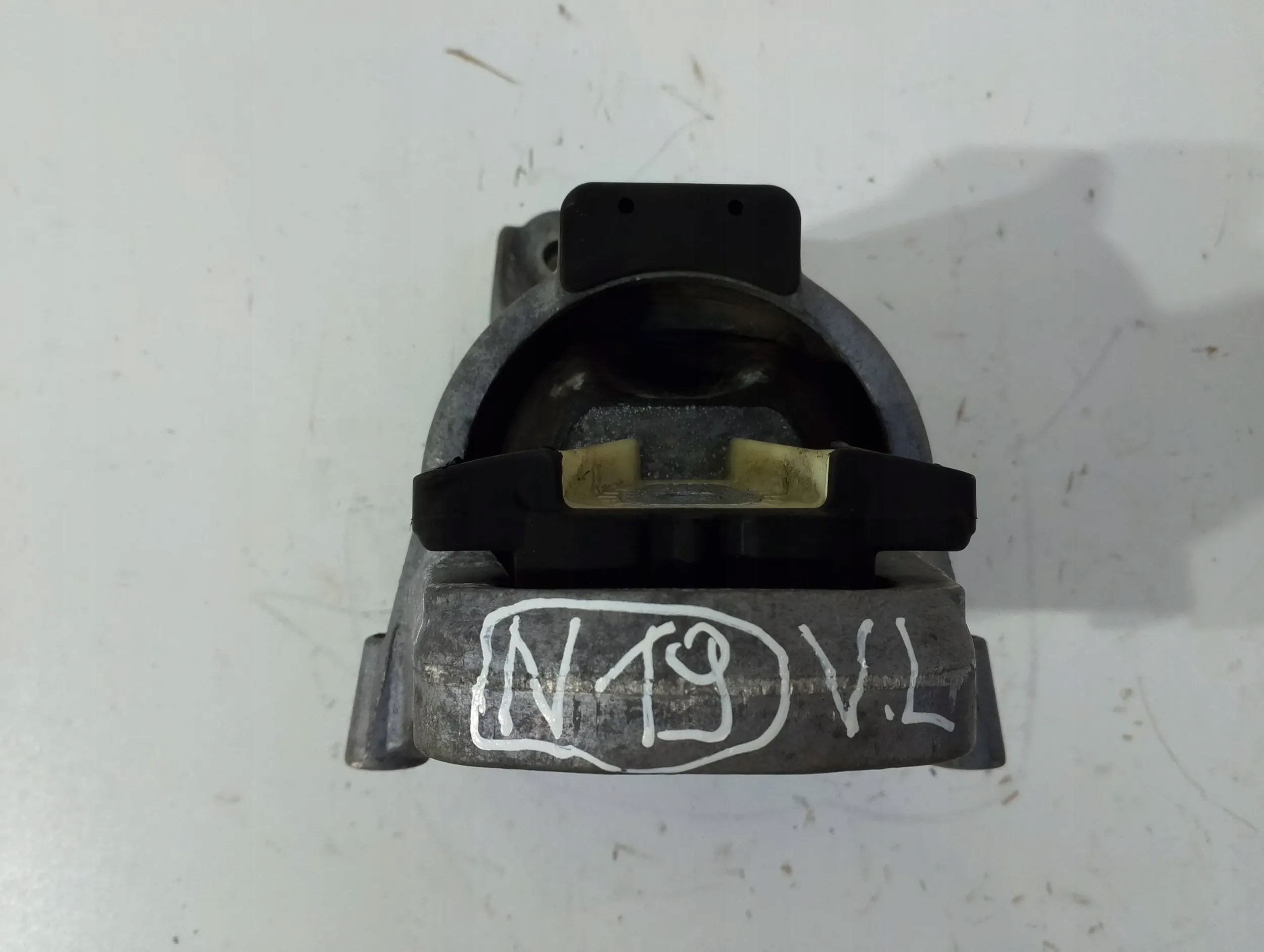 Audi A4 A5 B9 engine mount left 8W0199371CP (N19)