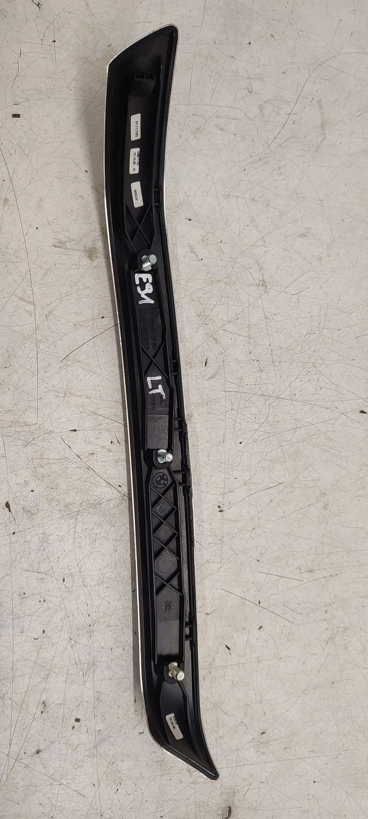 lišta dveře levý předek BMW E90 E91 LIFT