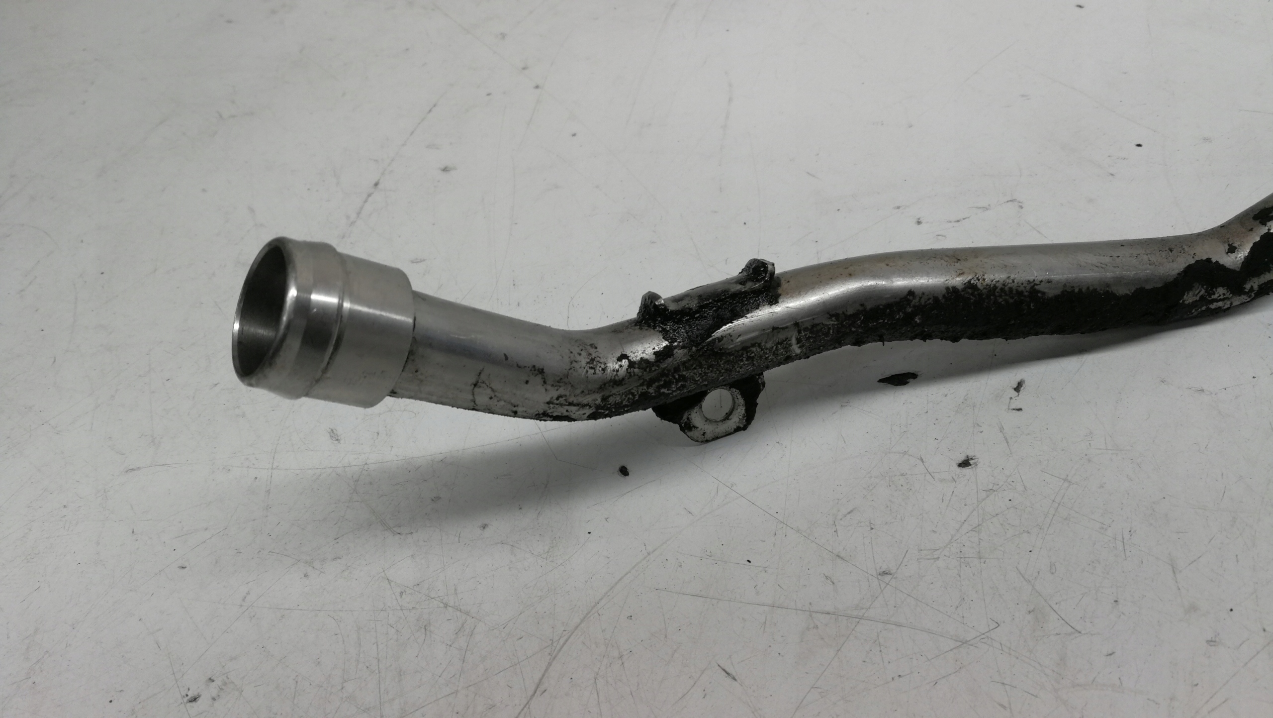 prijenos crijevo vode AUDI A6 C6 2.4 BDW 06E131831B