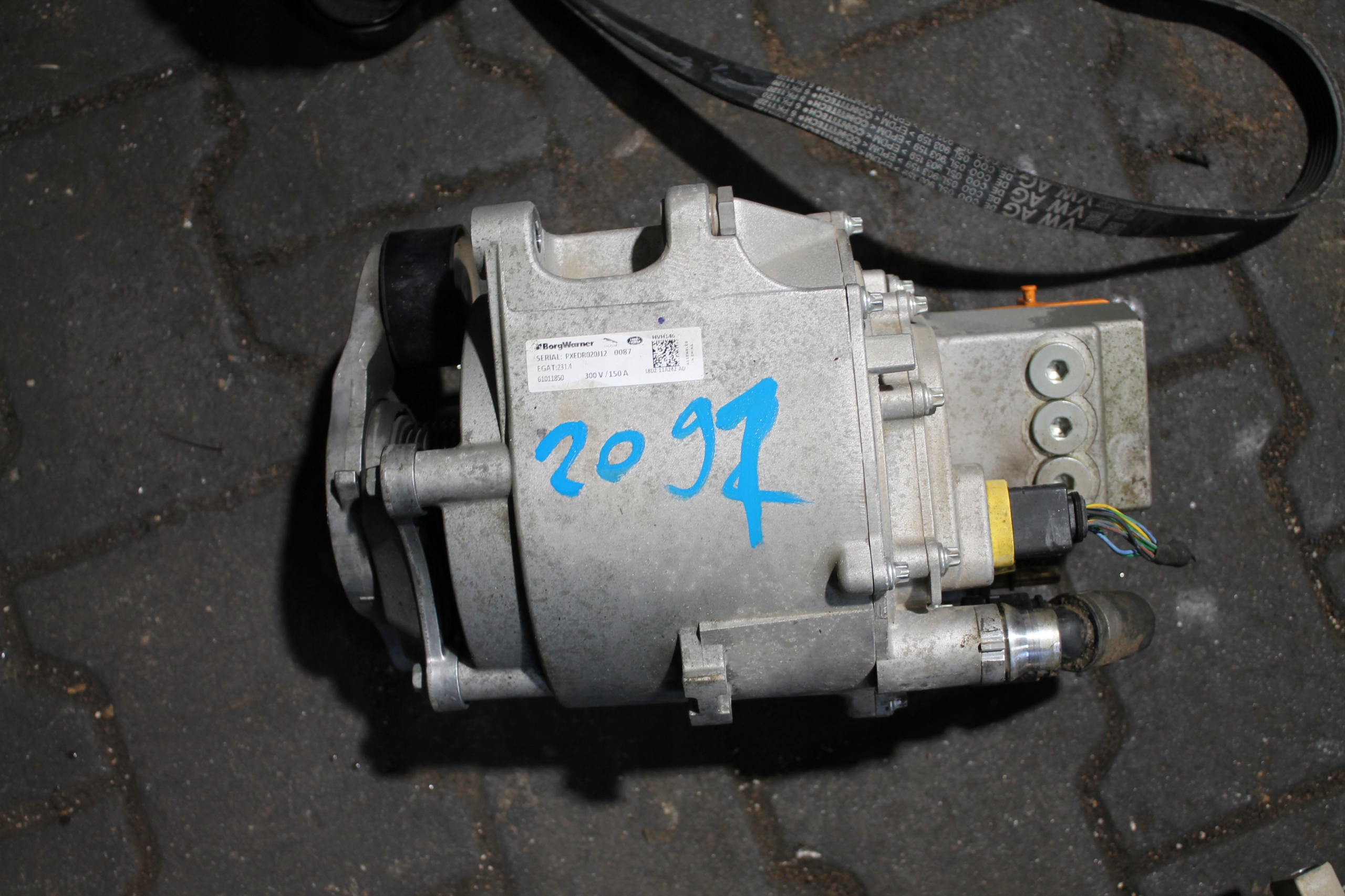 2091. ALTERNATOR RANGE ROVER JAGUAR L8D2-11A242-AD
