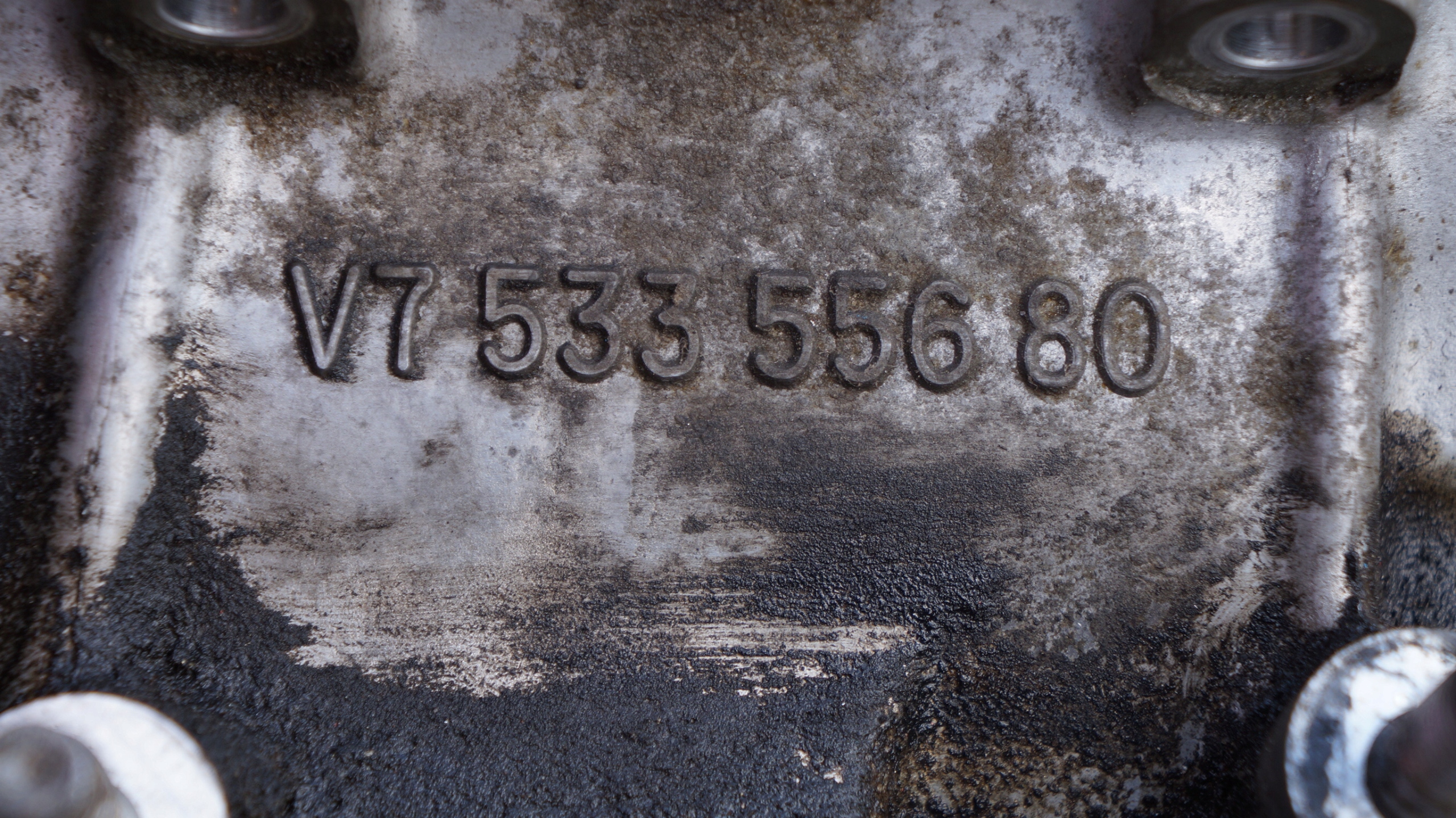 MINI PEUGEOT CITROEN 1.6 VTI THP TURBO PODSTAWA WAŁU MISKA OLEJU V753355680 Numer katalogowy części V753355680