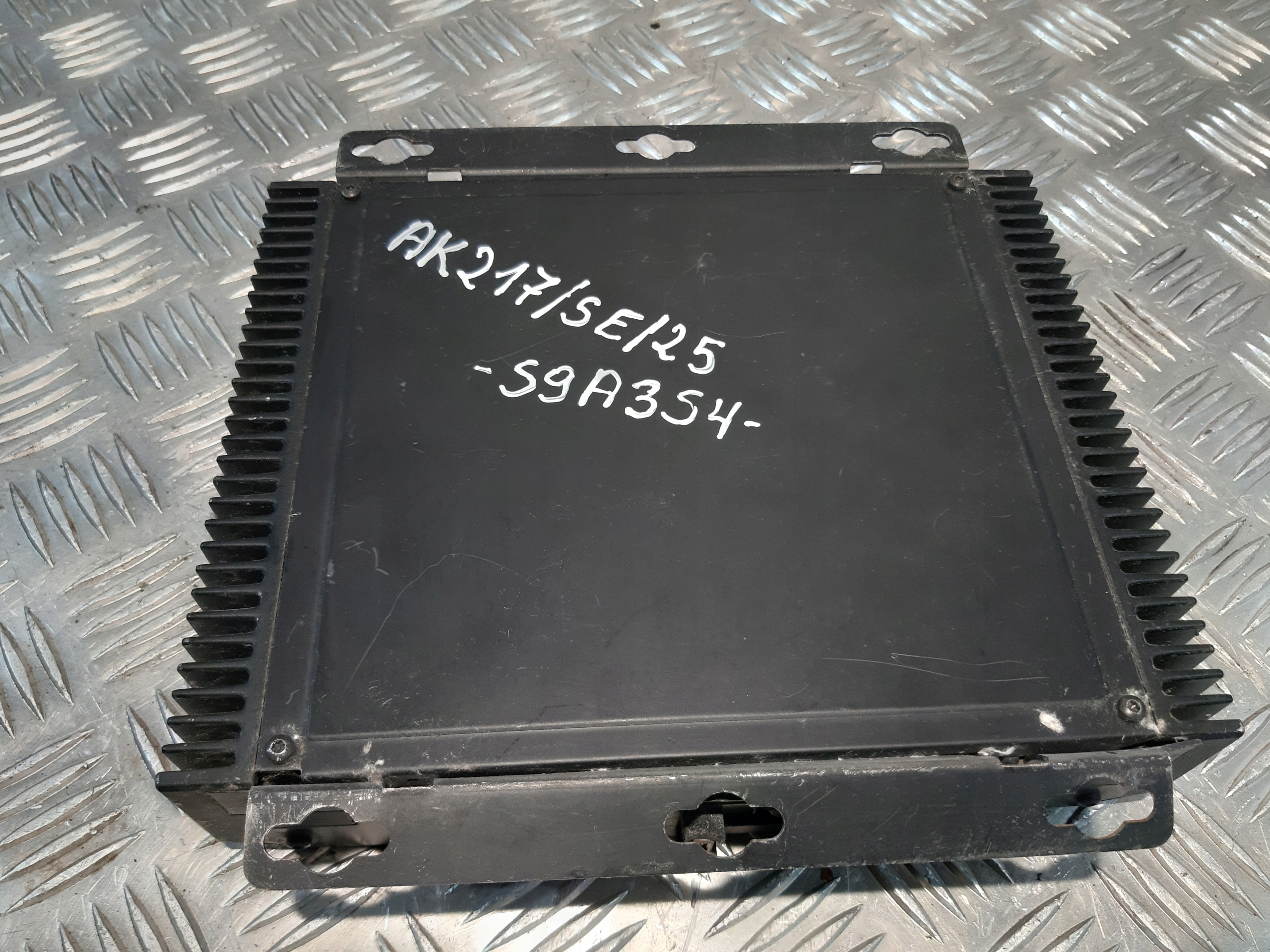 amplifier AUDIO BLAUPUNKT BPA 80 24V 7 607 808 010