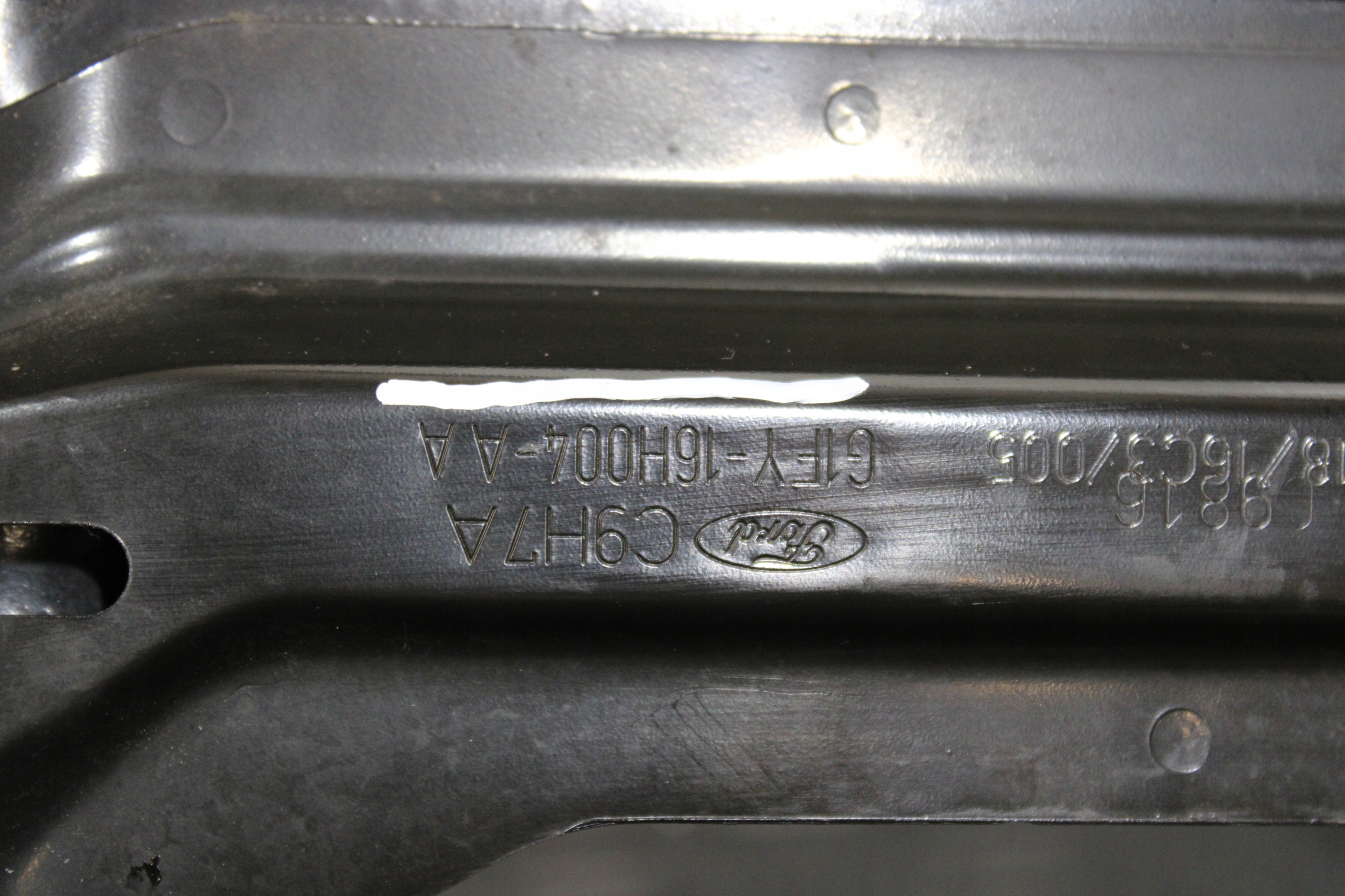 träger spreize G1FY-16H004-AA FORD KUGA MK2