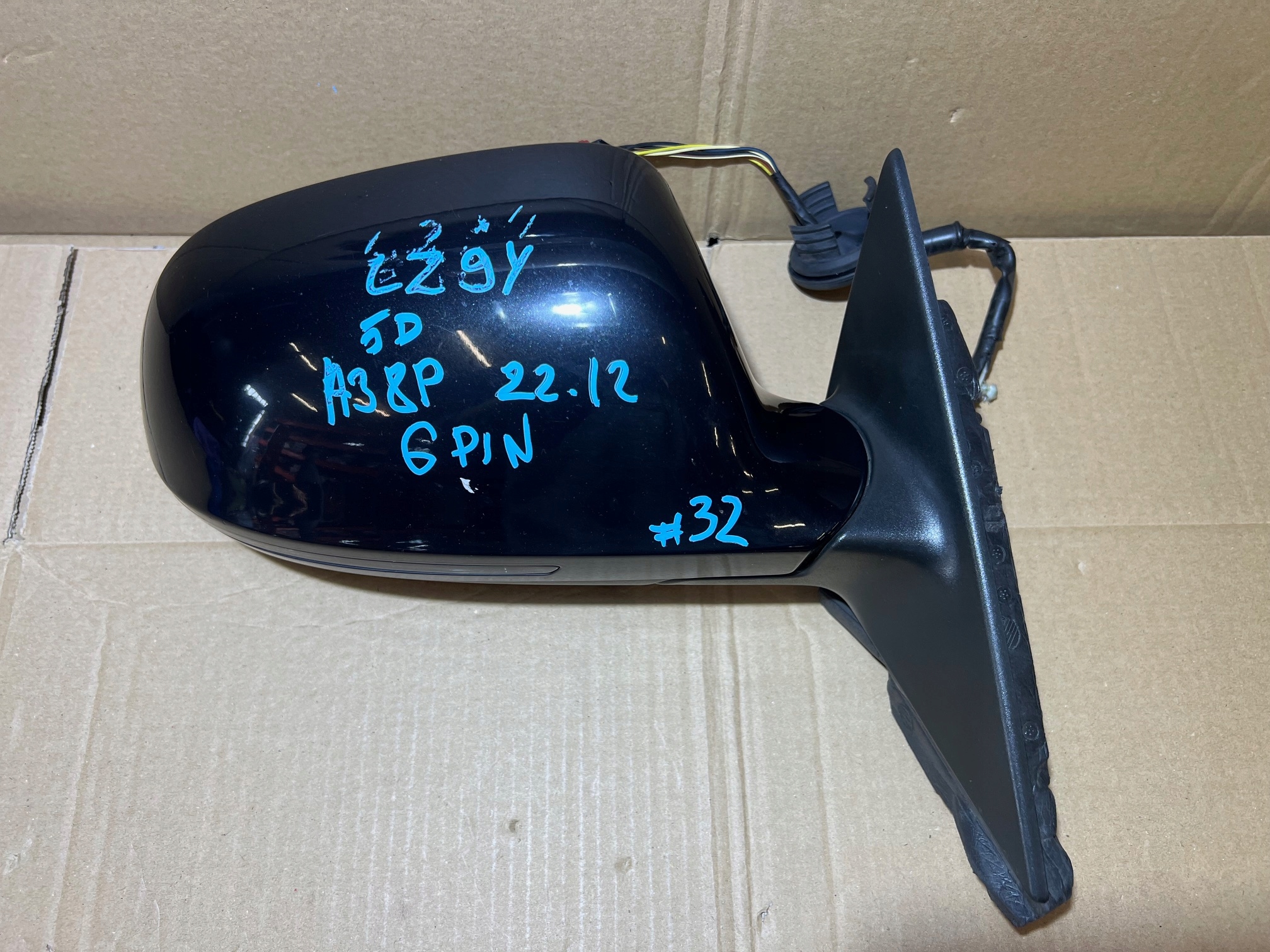 AUDI A3 8P 5D LIFT LZ9Y mirror right 6PIN