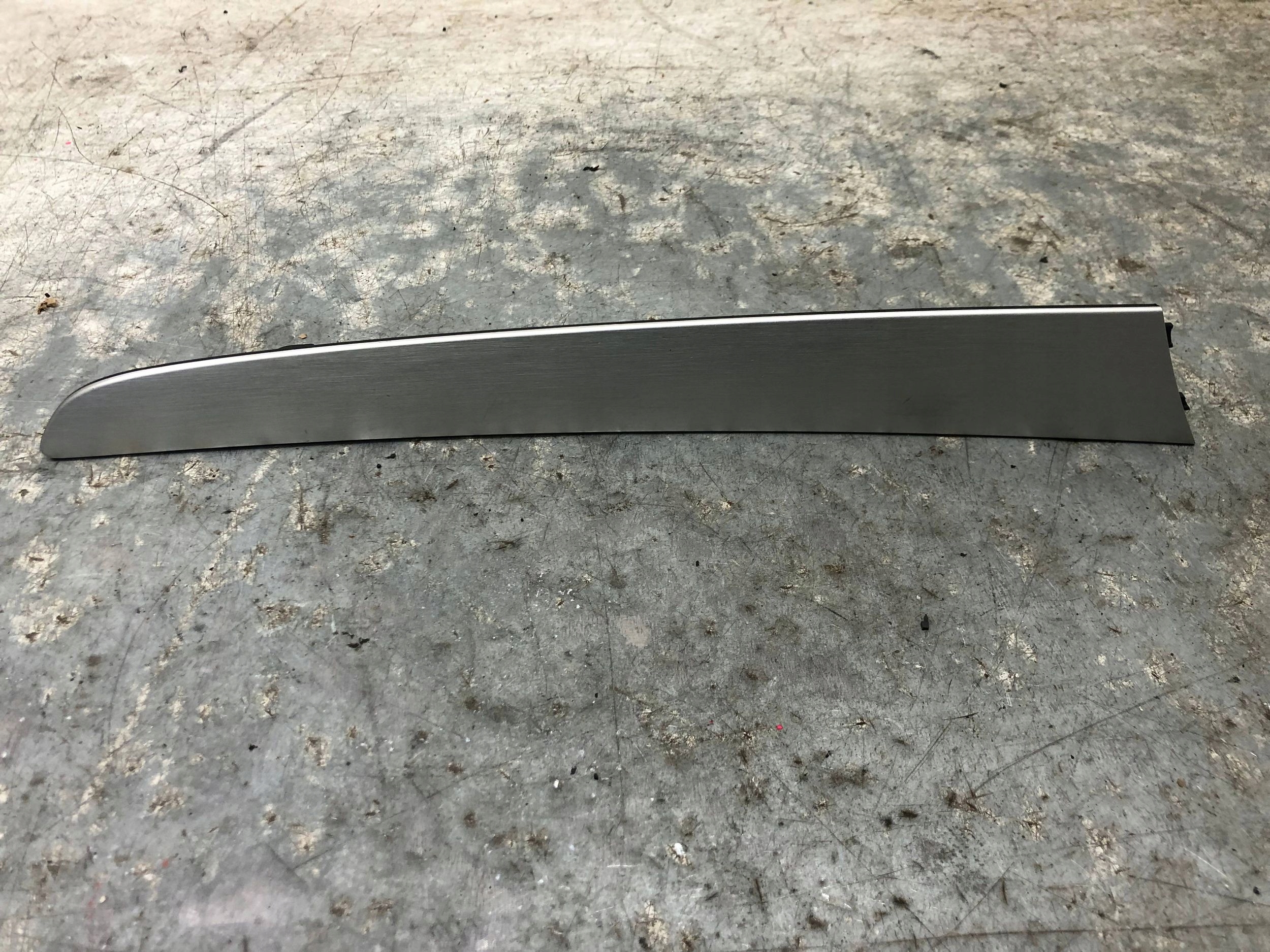 moulding DEKOR door left front AUDI Q5 8R S-LINE 8R0867409