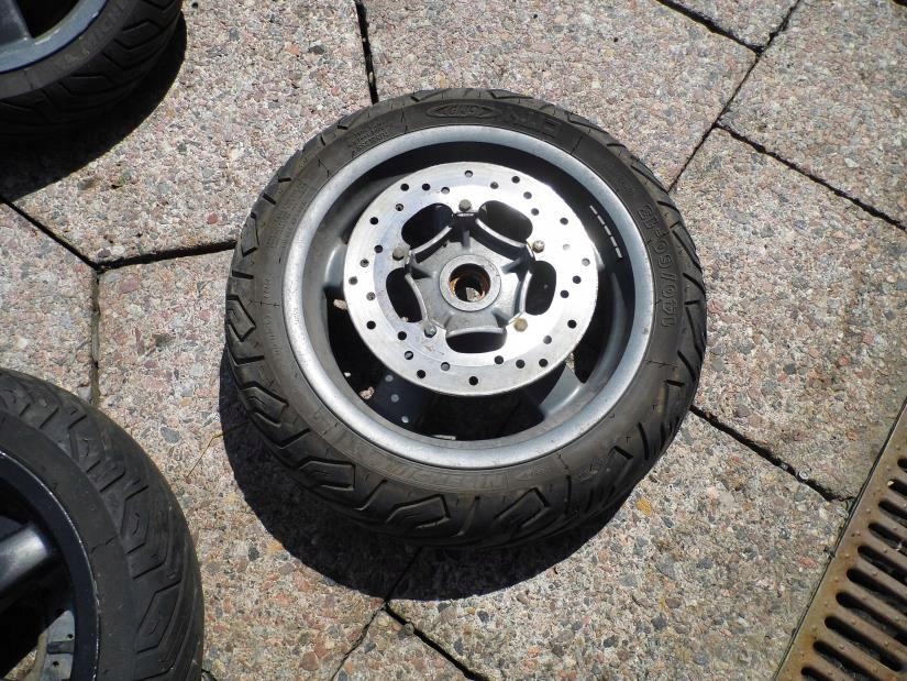 PIAGGIO XEVO X EVO 125 KOŁO FELGA TYŁ + OPONA