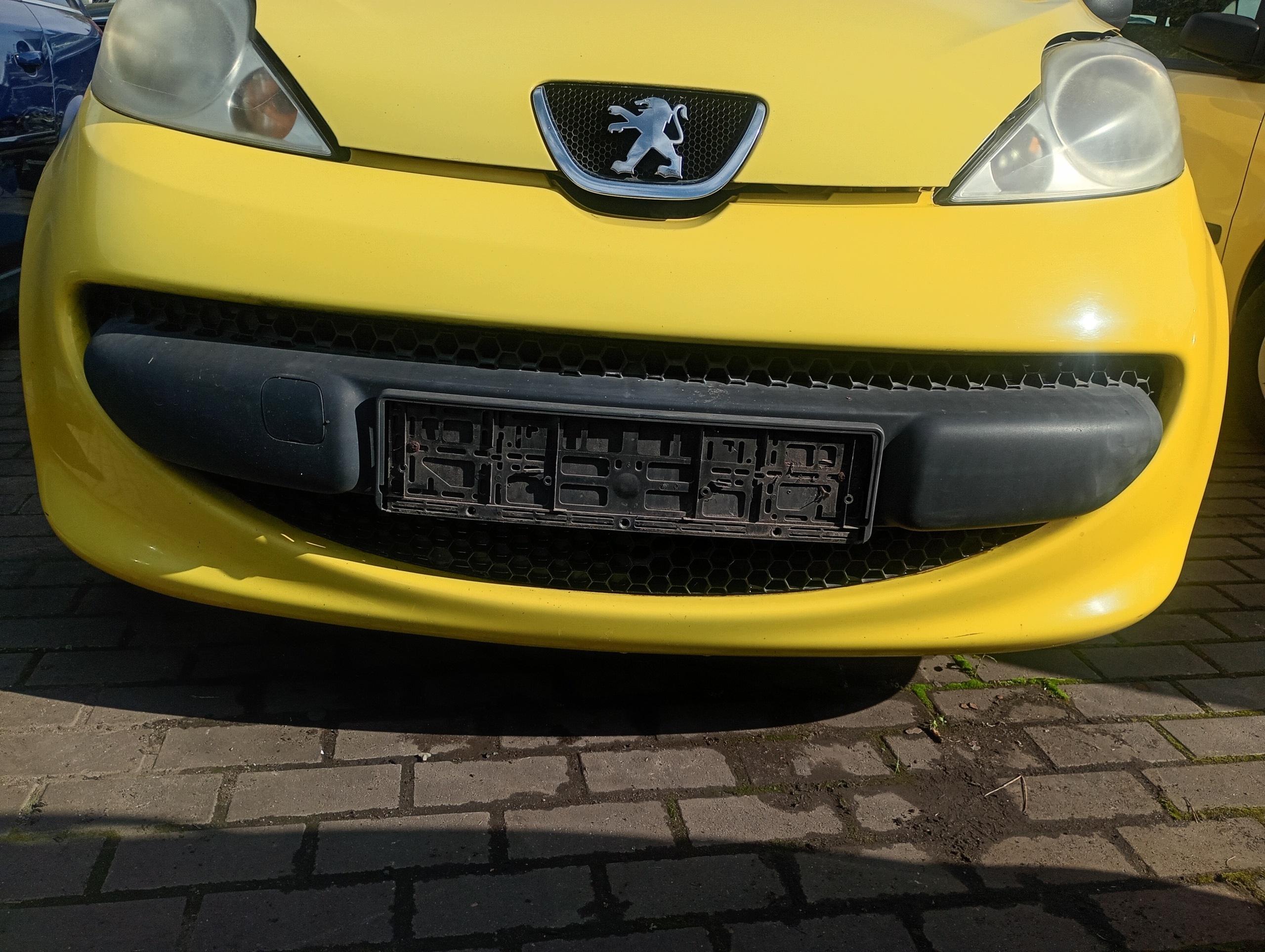frontstoßstange vorne Peugeot 107 05-08 code lakieru KBL