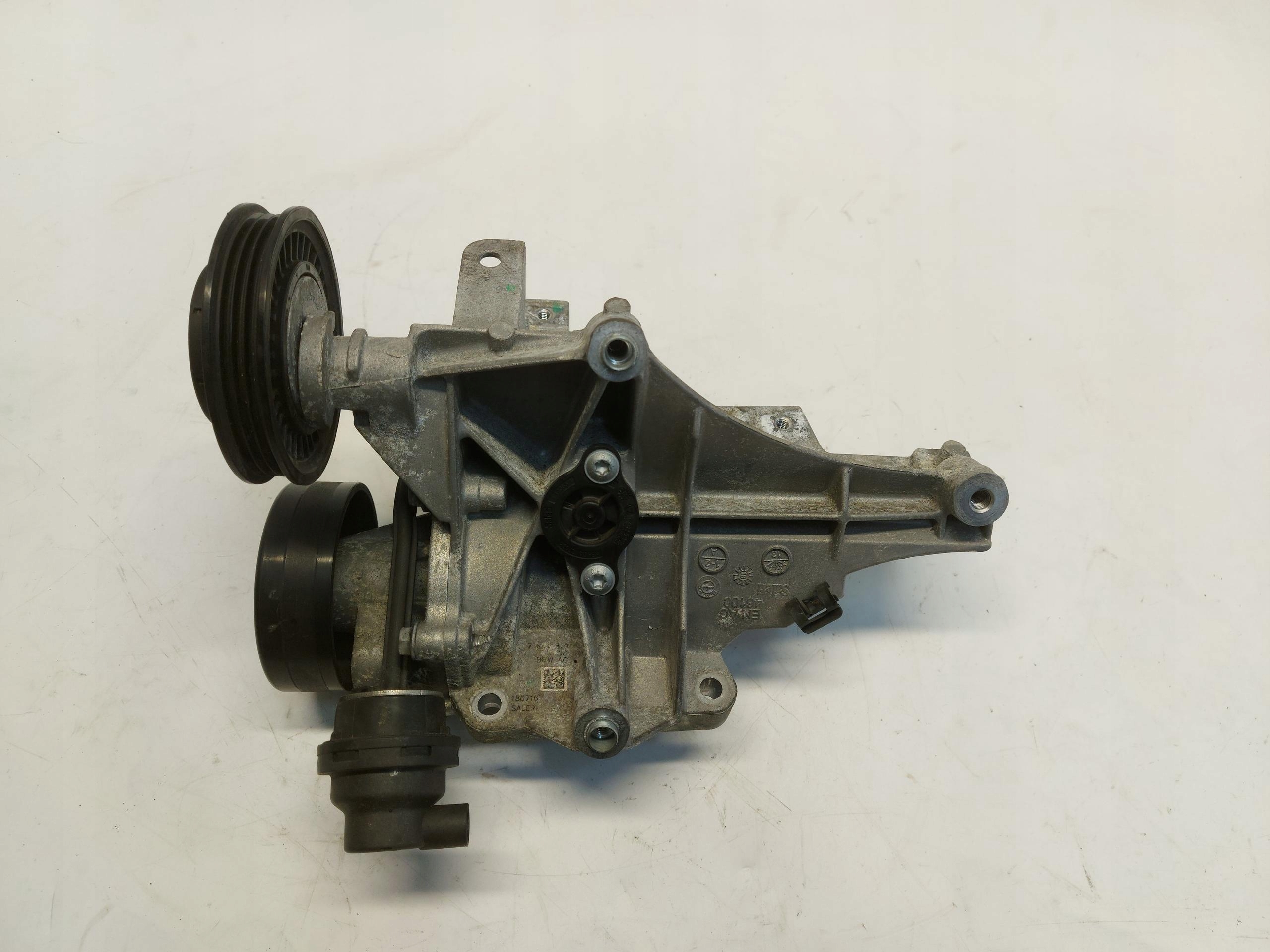 BMW G30 530E water pump 7644810