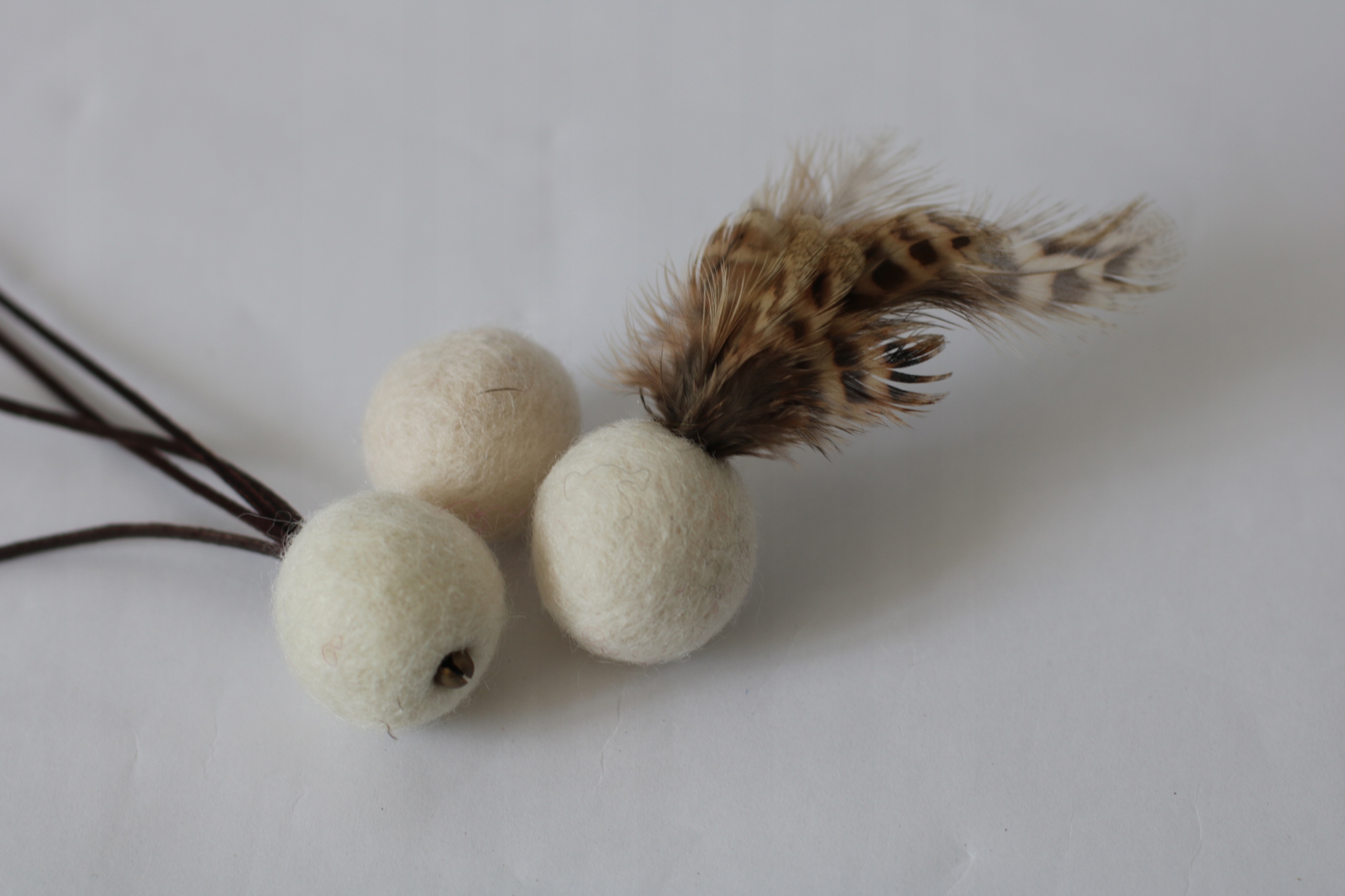 

wełniana piłeczka Wool Wool dla kota zestaw beż