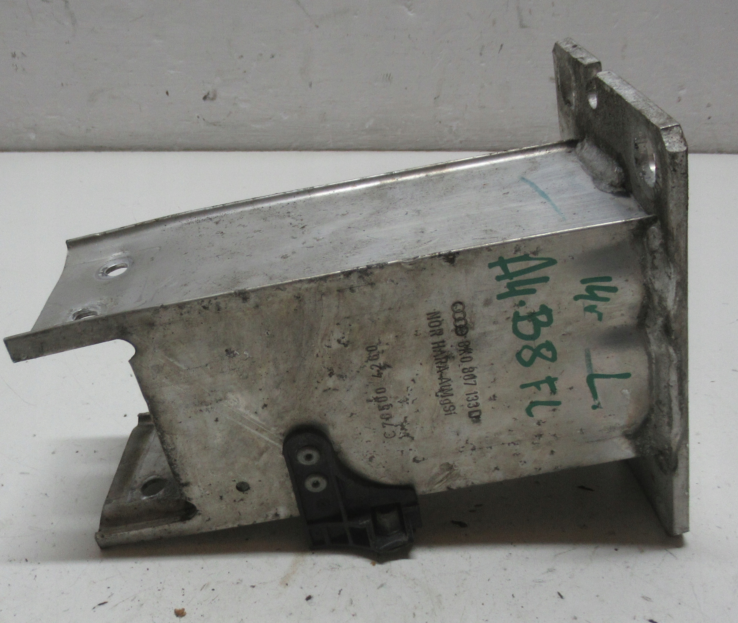 AUDI A4 B8 FL 2.0 TFSI 14R beam tip left front 8K0807133D
