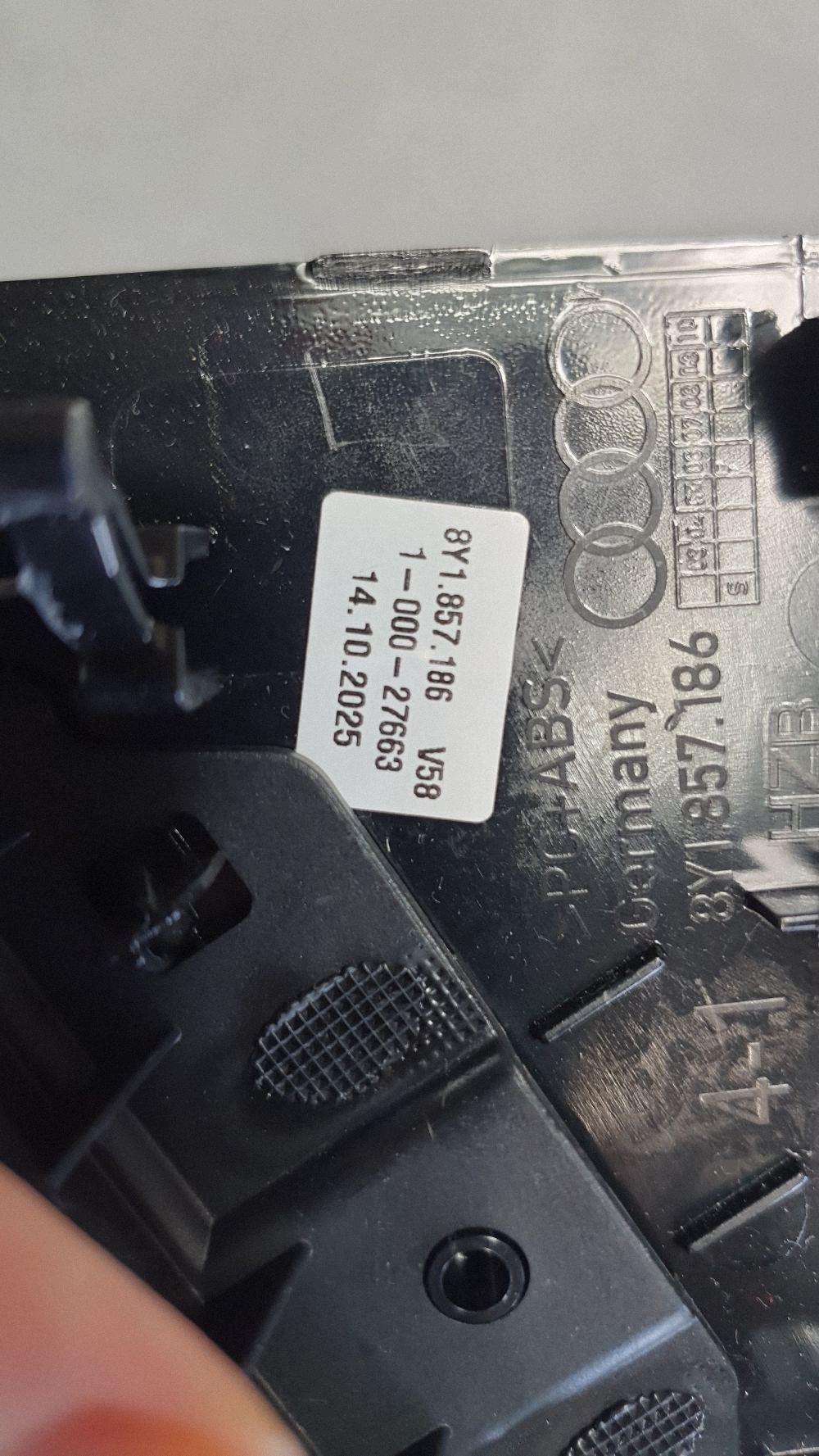 Audi A3 8Y fedél dekor deski 8Y1857186