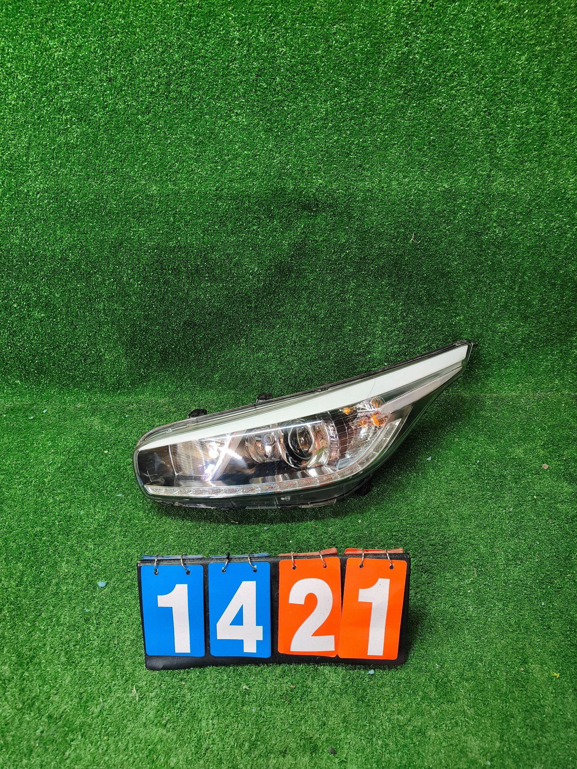 REFLEKTOR left front KIA CEED III LED 12- NR.R1421