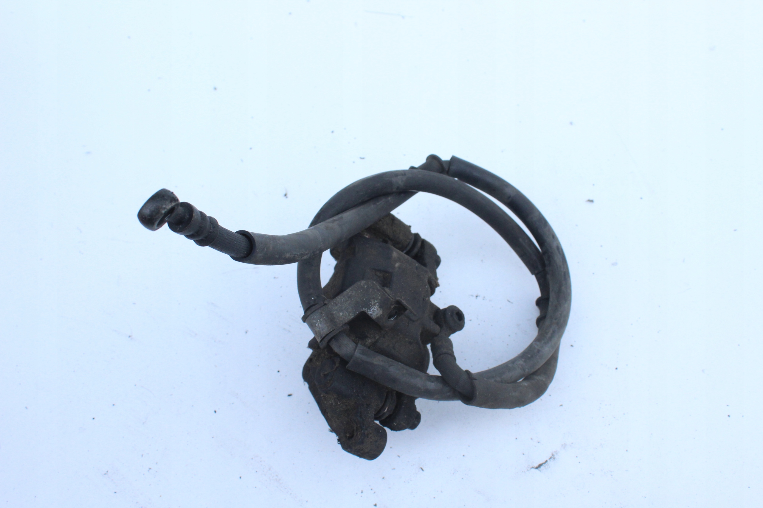 YAMAHA MAJESTY 400 03-08 ZACISK HAMULCOWY PRZEWÓD