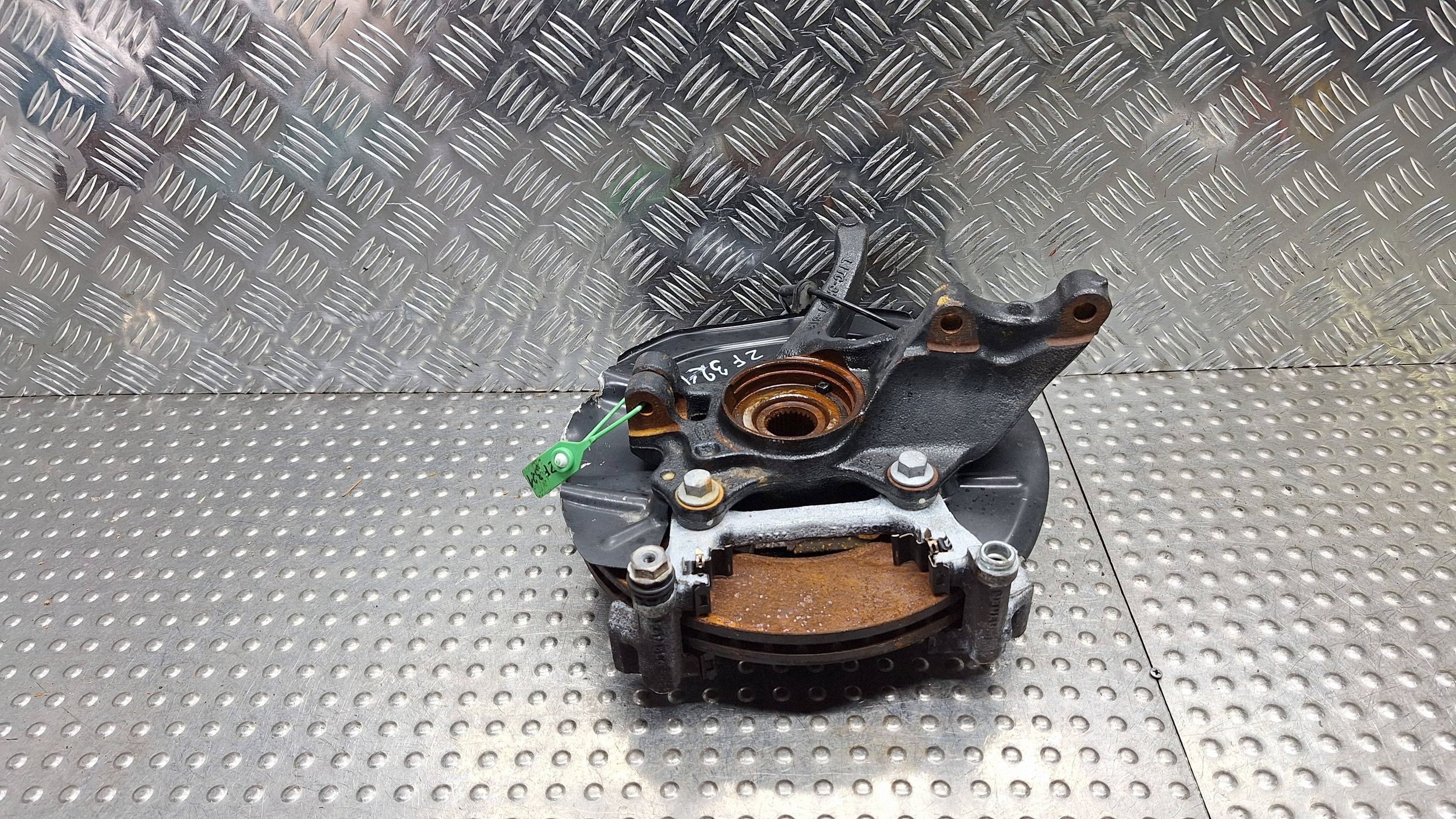 otoč čepu kotouč levý předek L1TC-3K171-B1A FORD PUMA MK2