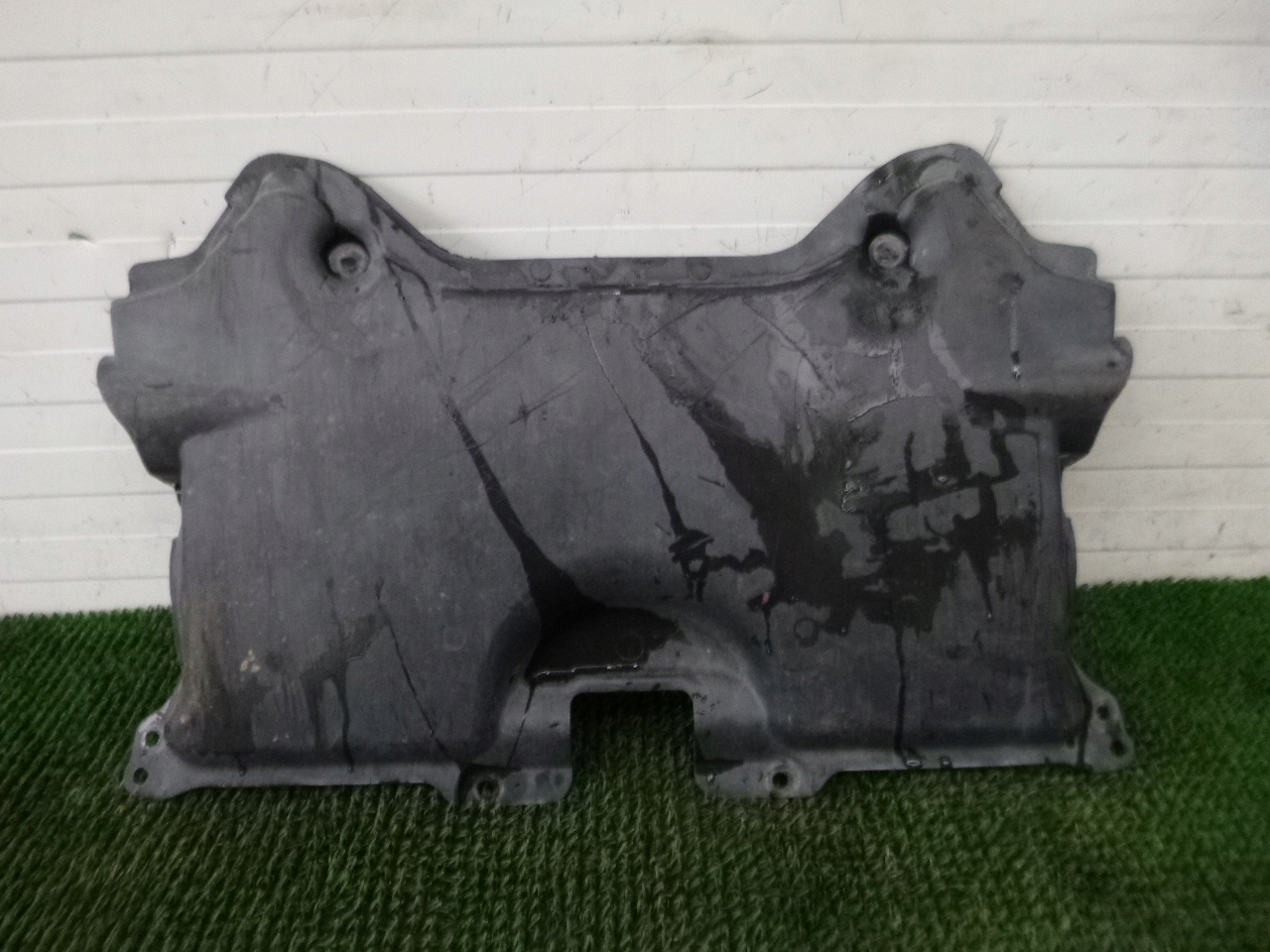 C-KLASA W204 cover below engine cover A2045240730
