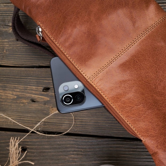 SASZETKA ZE SKÓRY NATURALNEJ NERKA NA PAS KONIAK Kolor brązowy