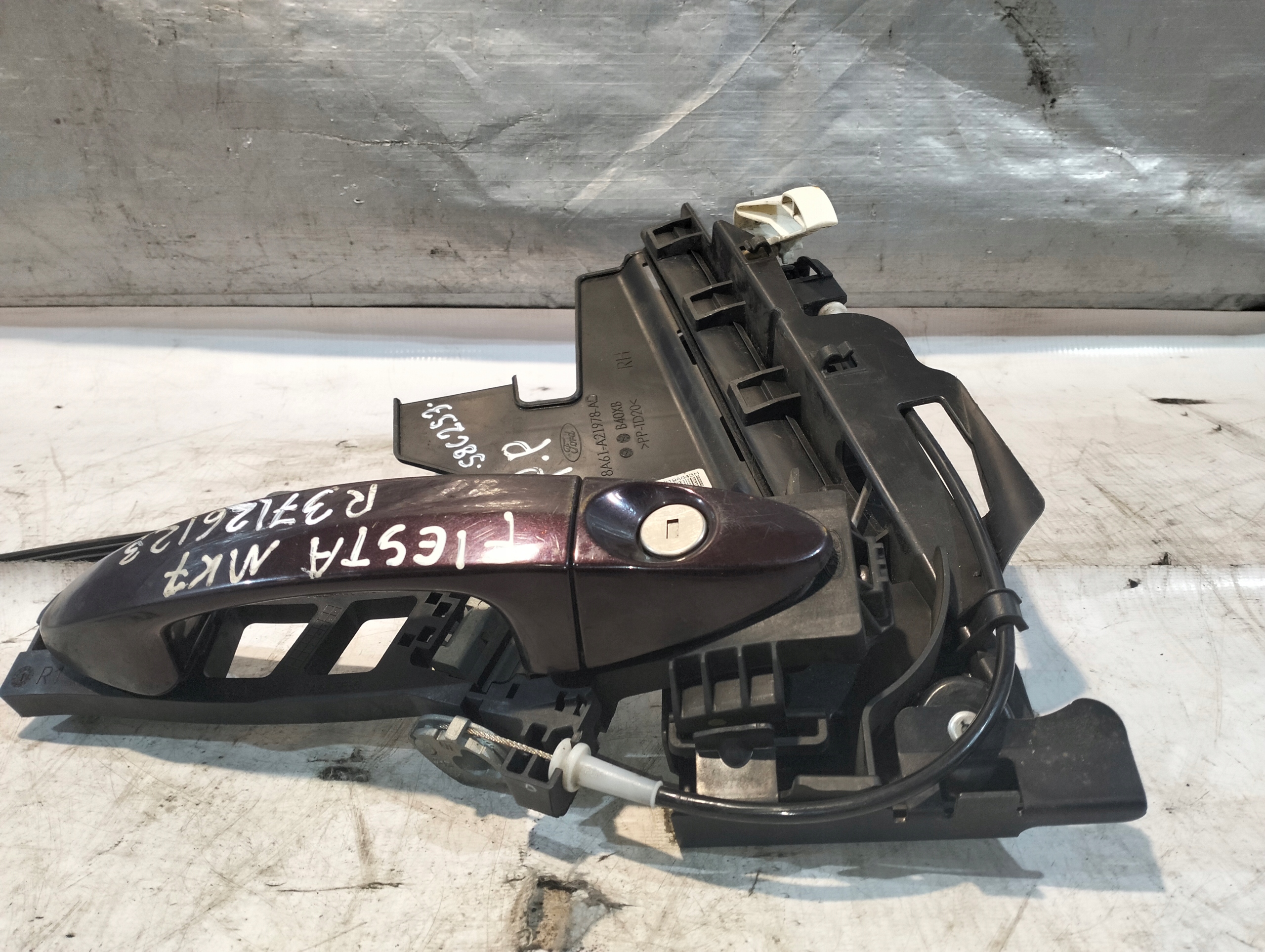 FORD FIESTA MK7 lock right front 8A6AA21812CD