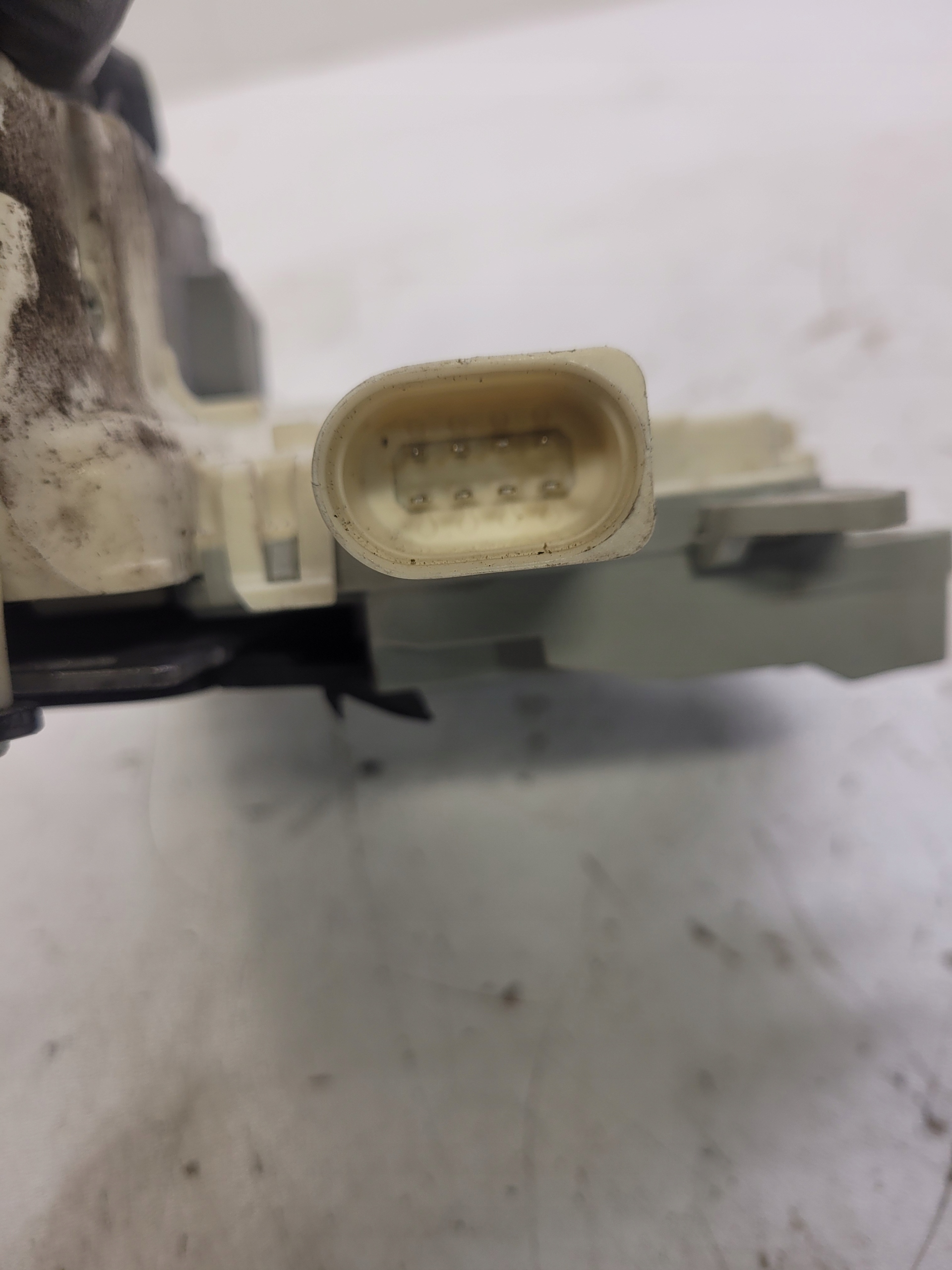 lock door right rear part AUDI A4 B9 A5 A6 4G0839016C