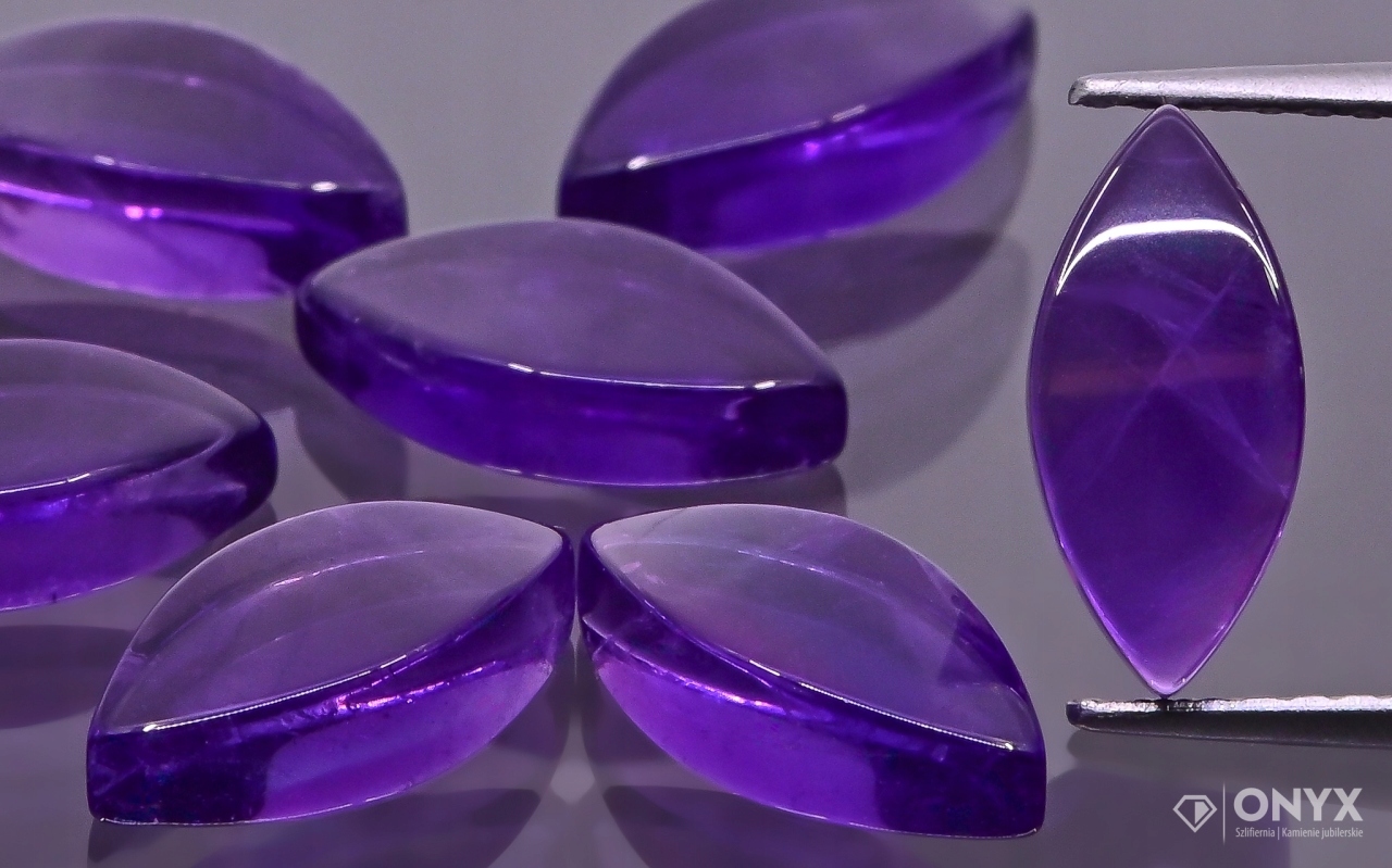 Ametyst A konvexní mělká markýza 12,5x6,5 mm