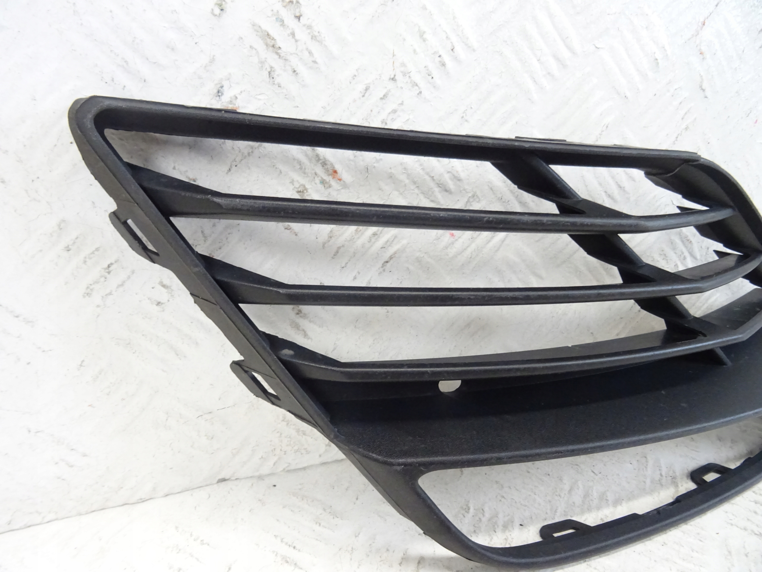 grid of a bumper front front left SEAT LEON III LIFT 5F0853665J