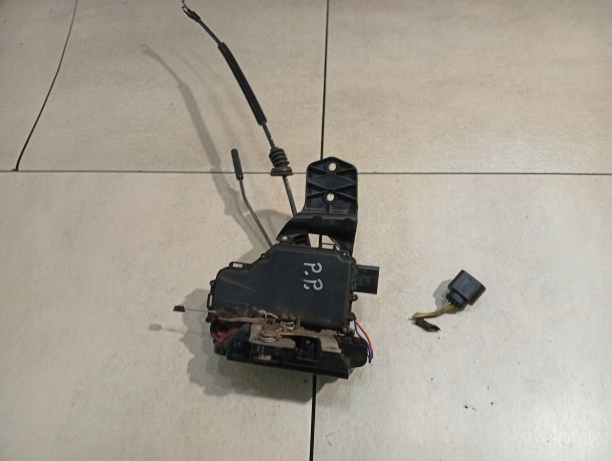 lock door right front VW BORA 1.4 16V 8 PIN