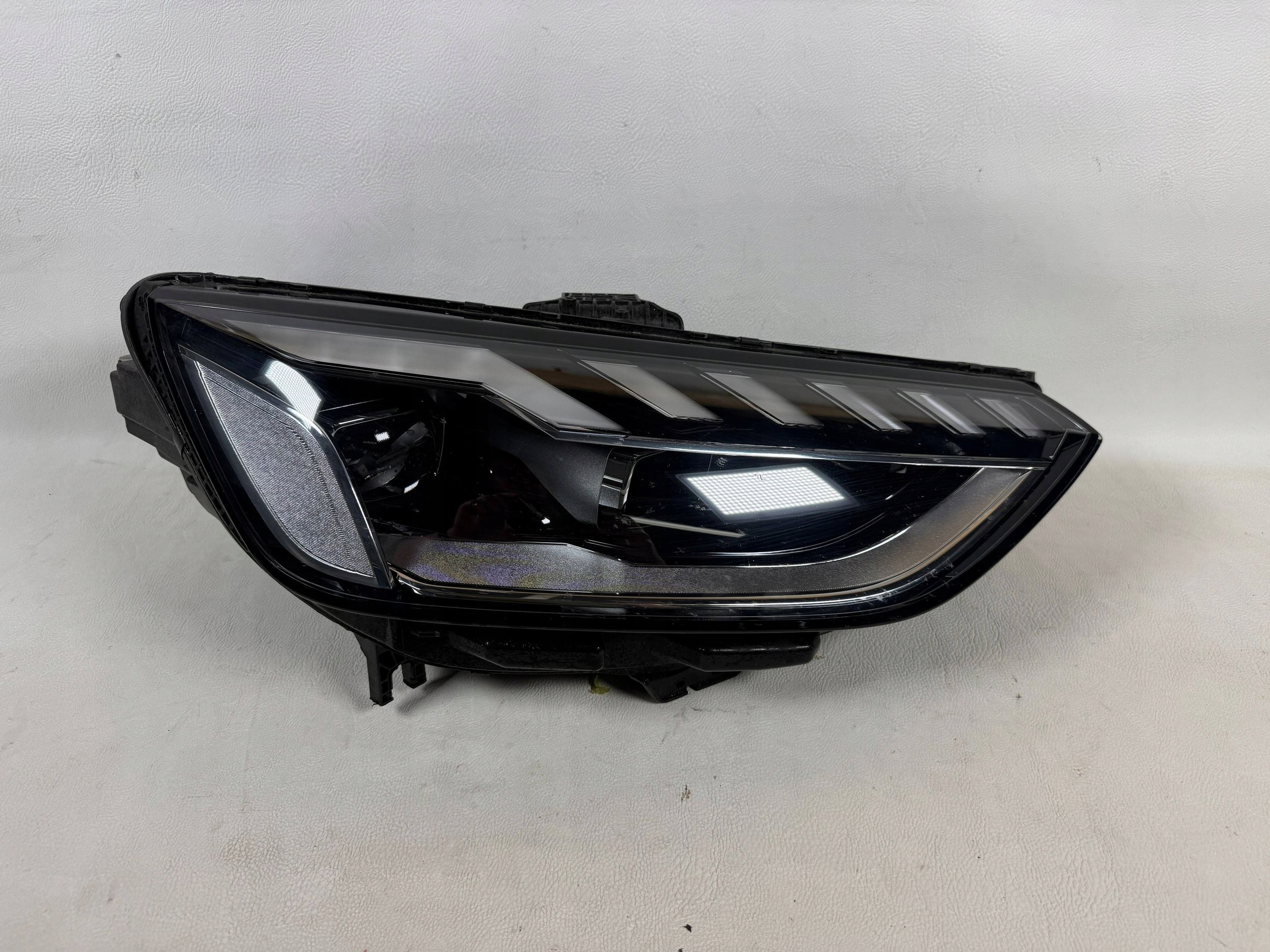 Audi A4 8W B9 19- Lift Full led light right front front