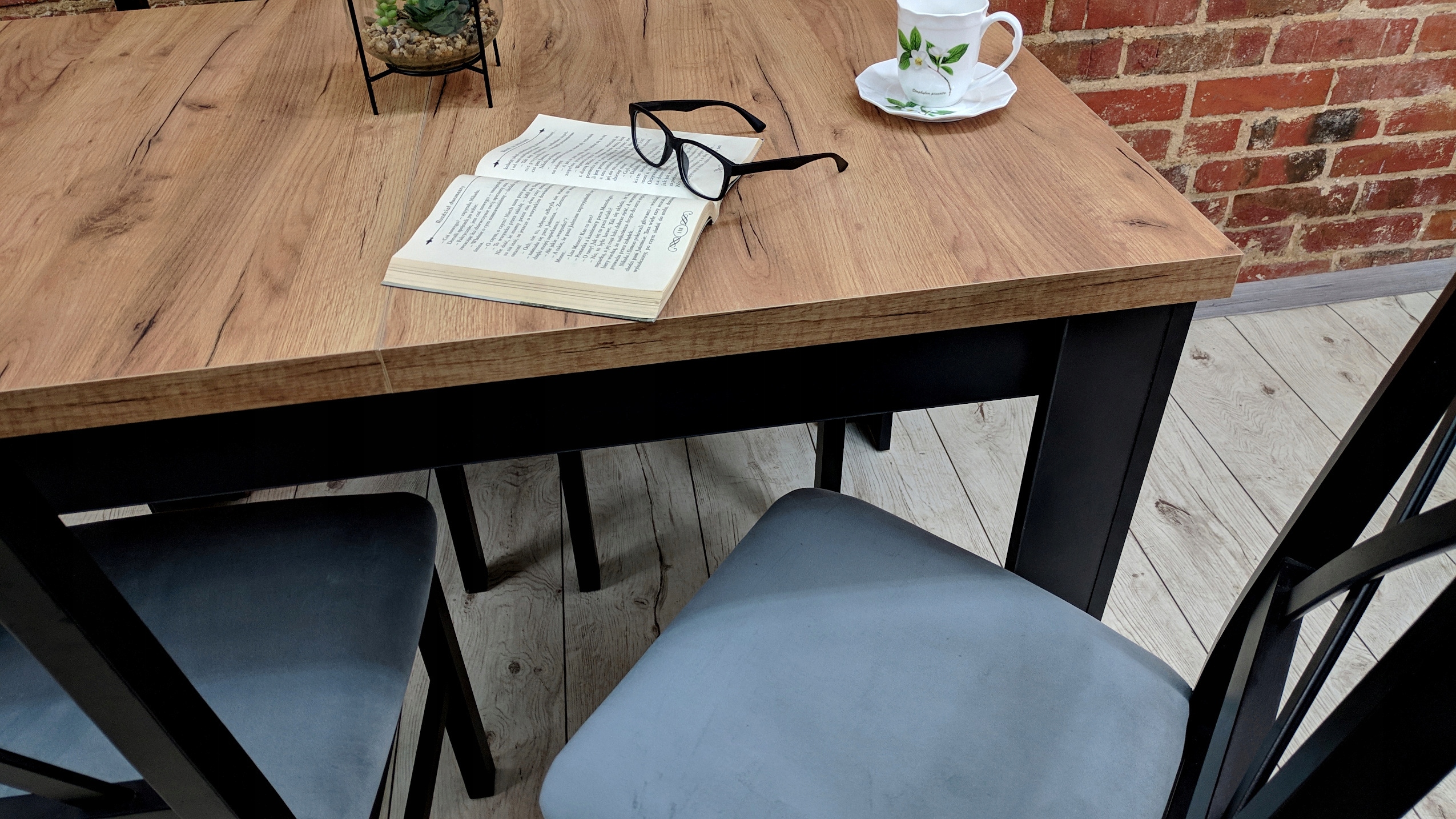 Zestaw stół rozkładany 70x120 + 4 krzesła salon Długość stołu 120 cm