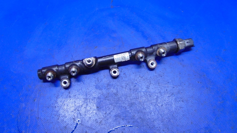 renault oe 175217543R топливная рейка