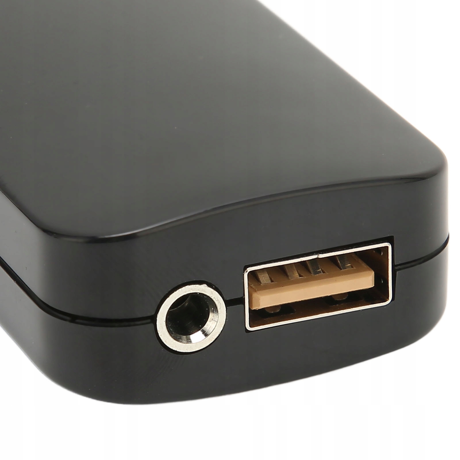 PRZEWODOWY ADAPTER DO APPLE CARPLAY I ANDROID Montaż brak informacji