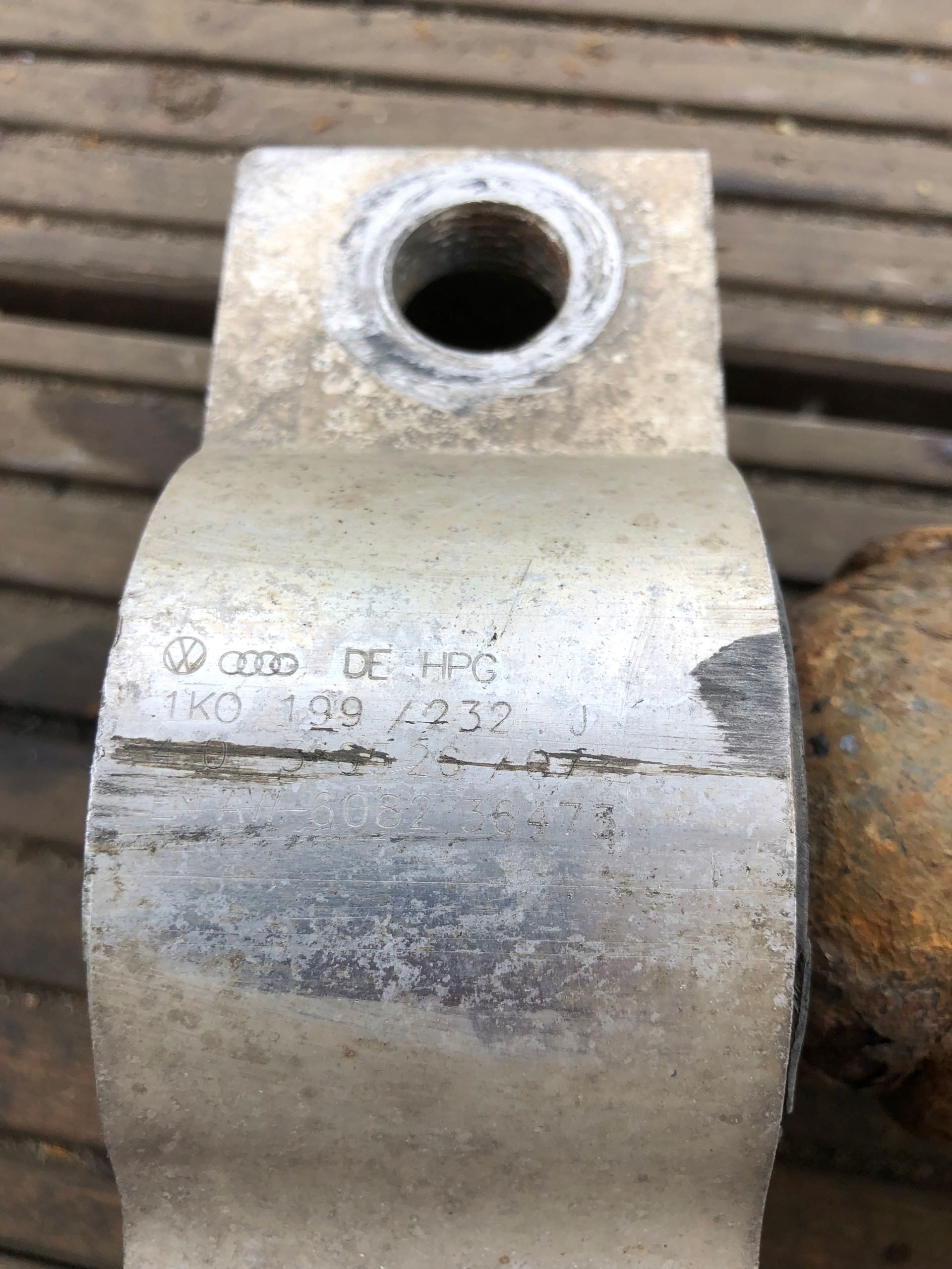 arm right front VW GOLF V 1K0407190E