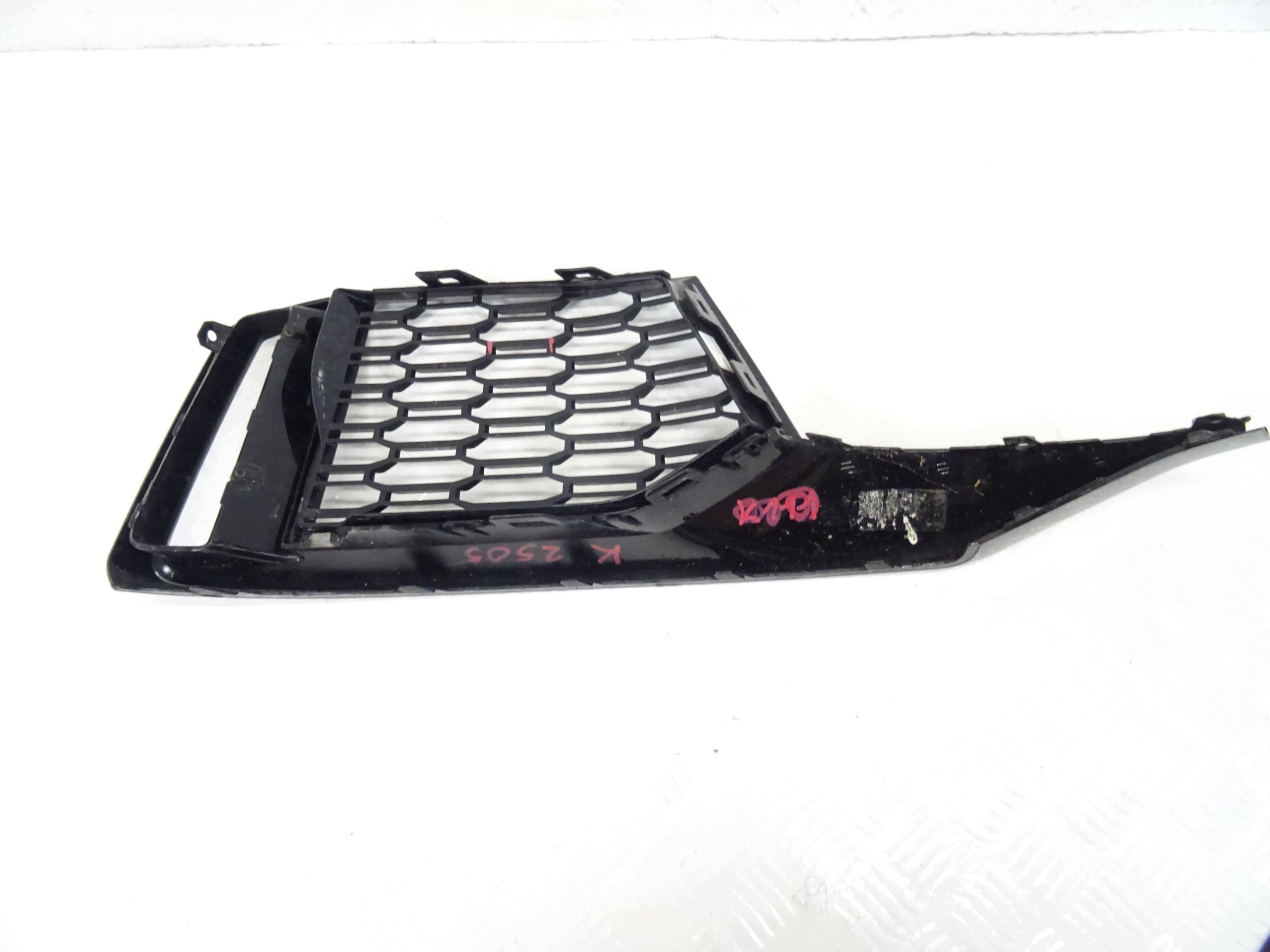 grid of a bumper left front AUDI RS3 8V LIFT 8V5807681AG