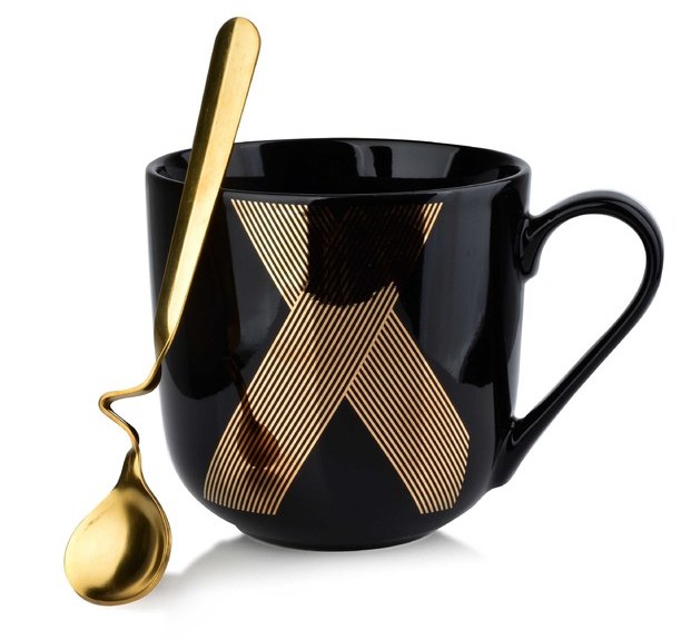 

Kubek Porcelanowy Ze Złotą Łyżeczką 550 ML Czarny
