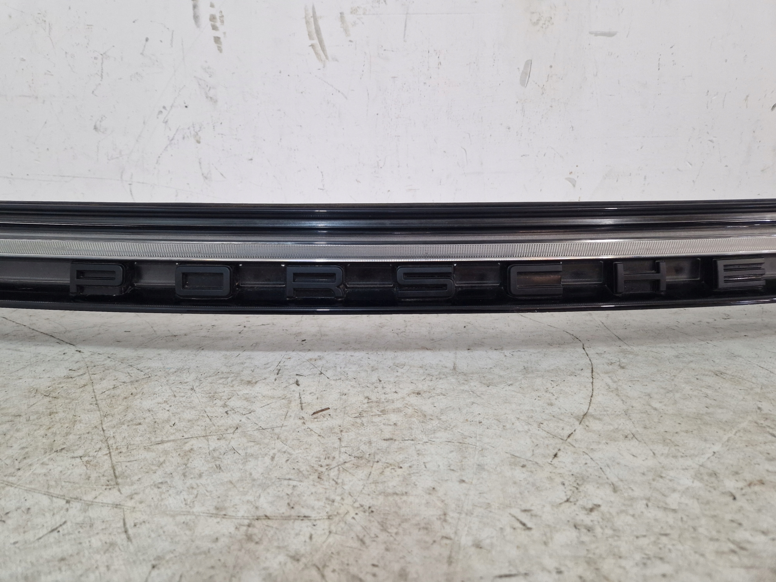 cap bonnet boot rear part light LED PORSCHE MACAN LIFT GTS 95B945308E