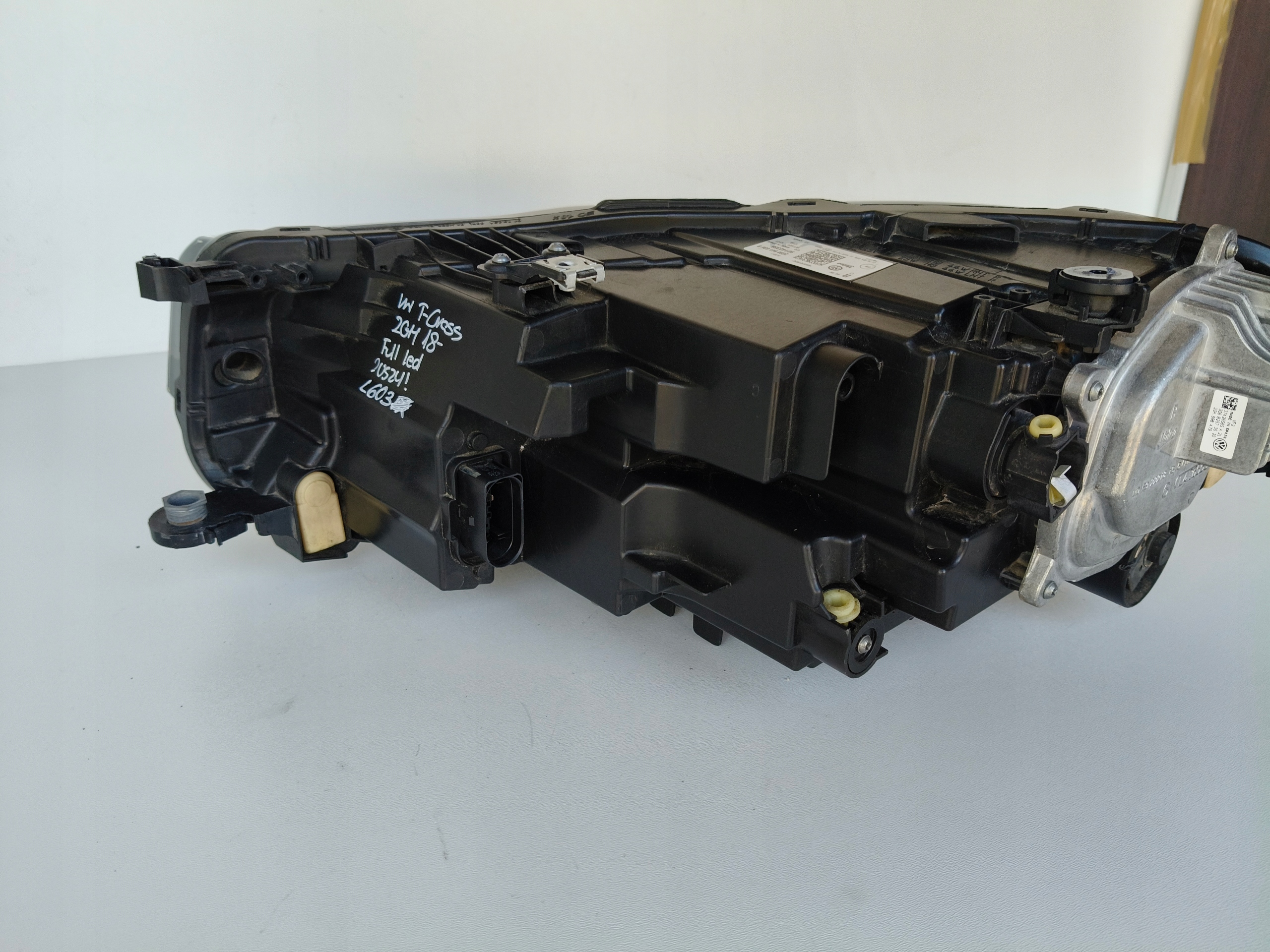 light right REFLEKTOR VW T-CROSS 2GM 18- FULL LED