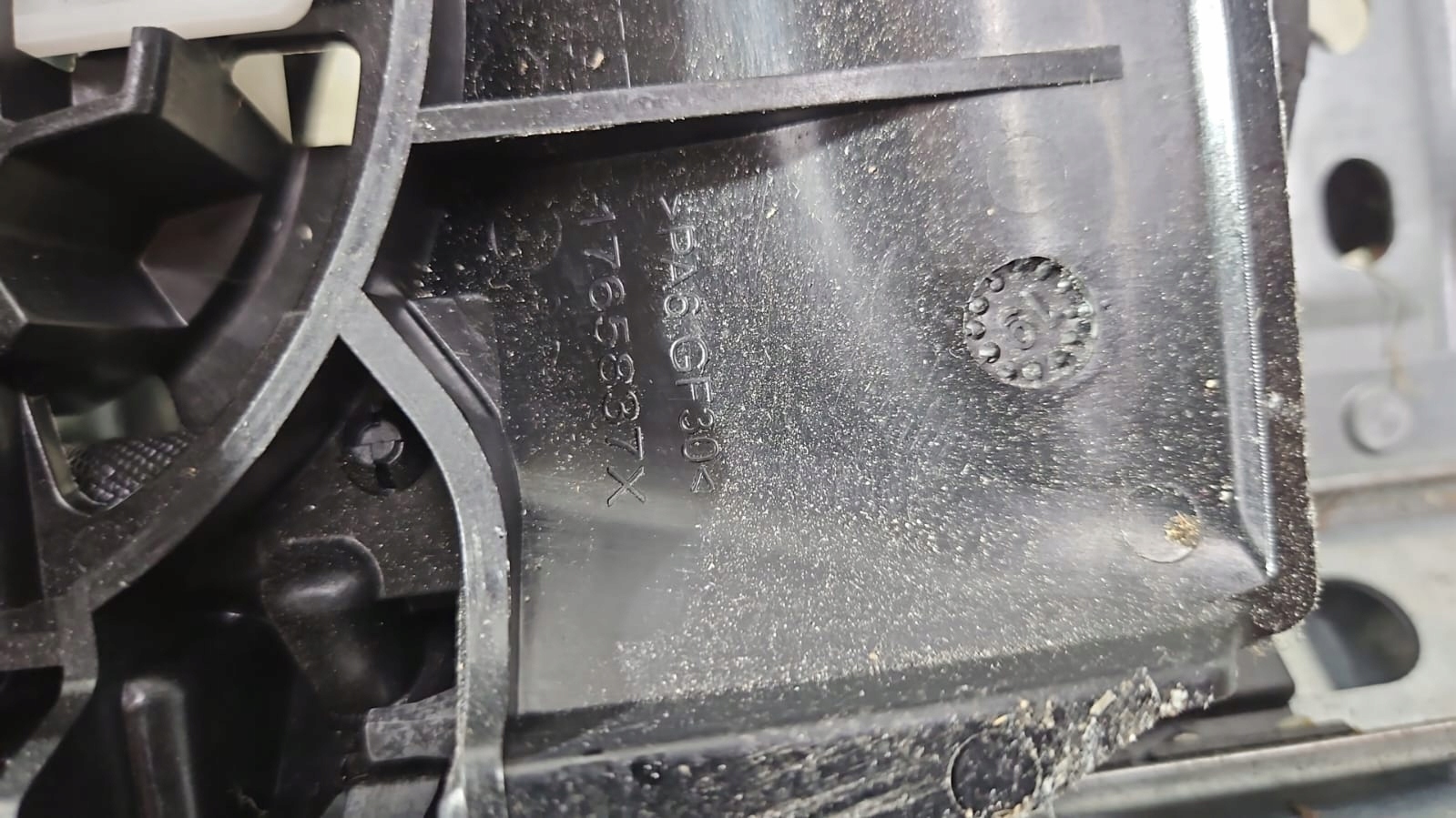 механизм подлокотника renault SCENIC