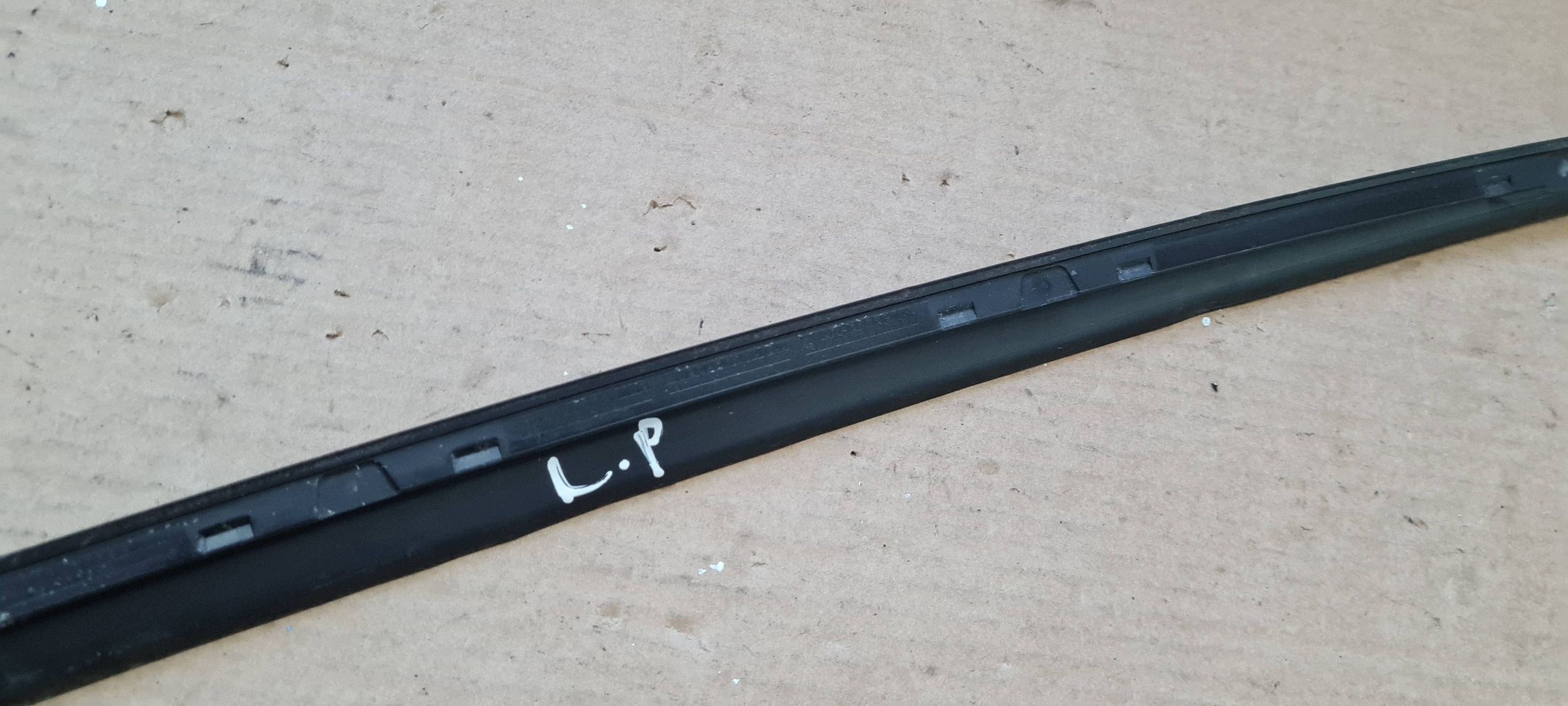 A6 C7 4G moulding gasket windows CZOLOWEJ left left front 4G0854327A
