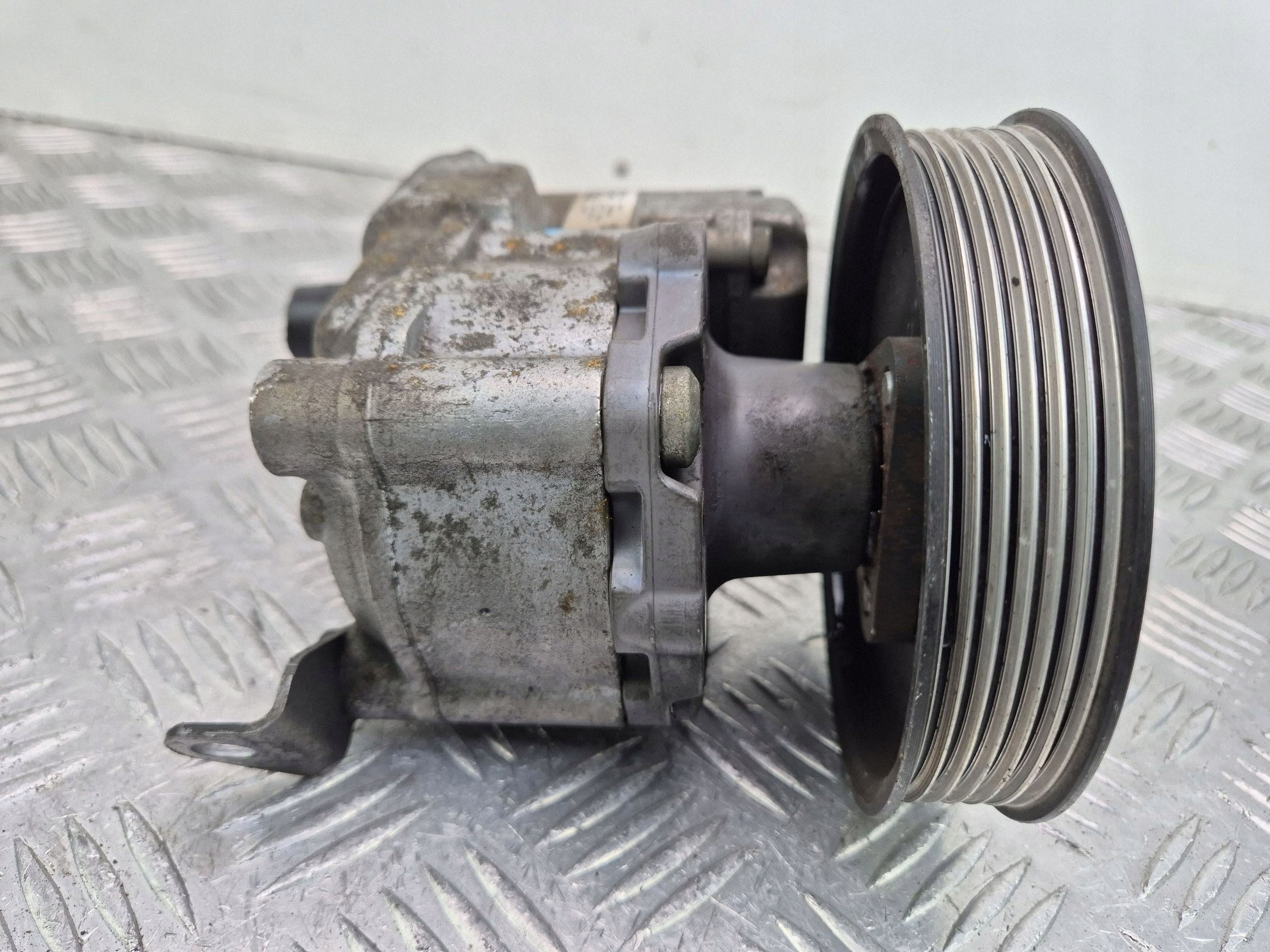 BMW 5 E60 E61 520d Servopumpe N47D20A 678084803
