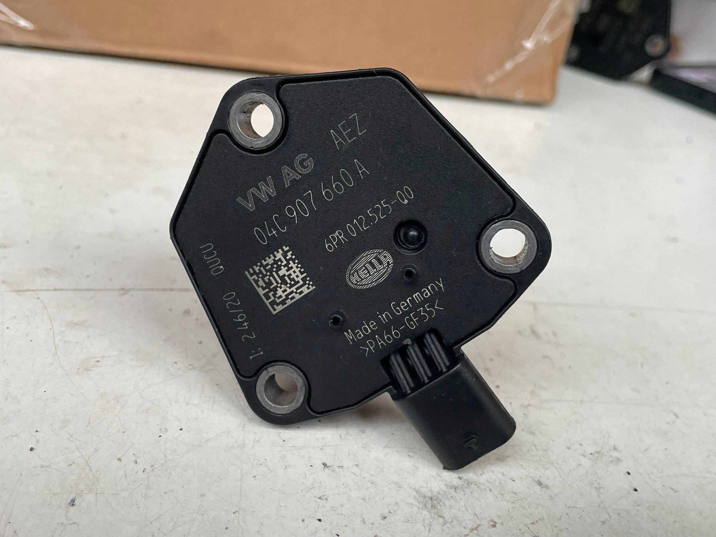 sensore Livello olio VOLKSWAGEN T-ROC 04C907660A @M