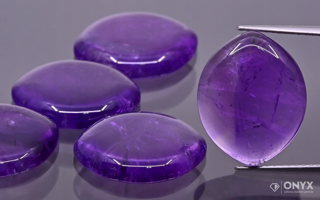 Ametyst konvexní mělká markýza 16x13 mm