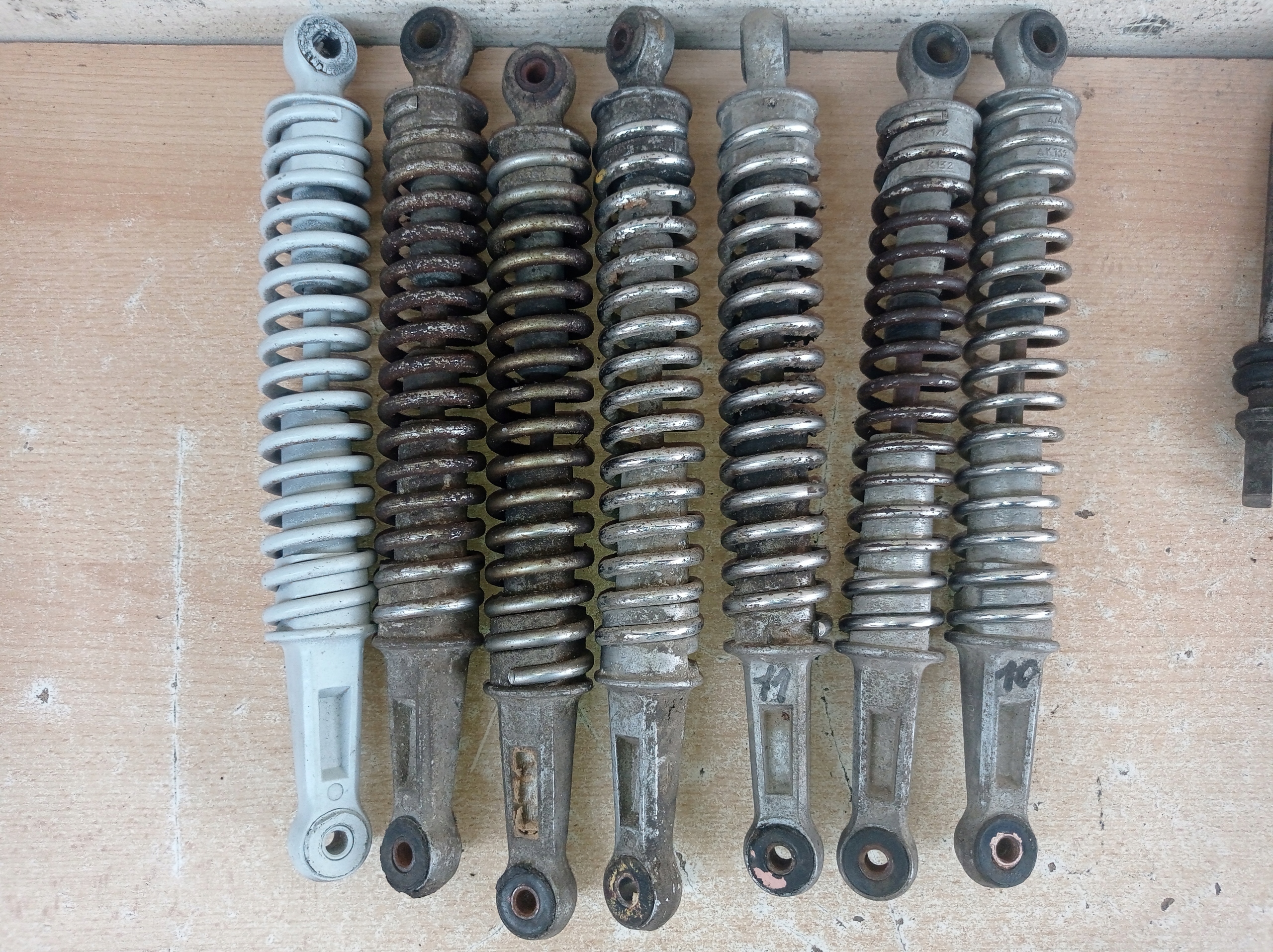 AMORTYZATORY - ROMET - KOMAR - MOTORYNKA (7+) Numer katalogowy części AM7