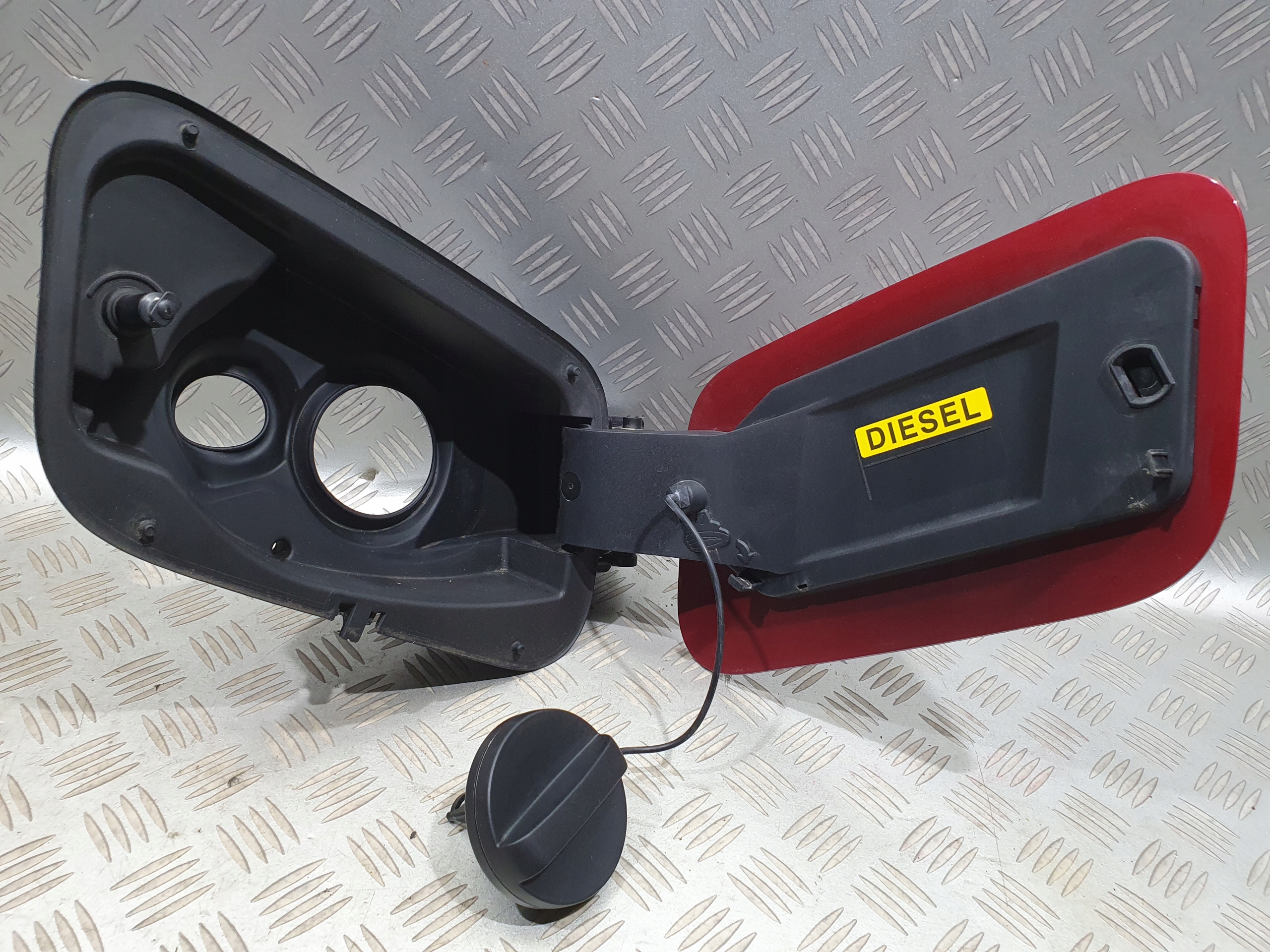 YP000108 YP000109 - КРЫШКА ТОПЛИВНОГО БАКА OPEL GRANDLAND X